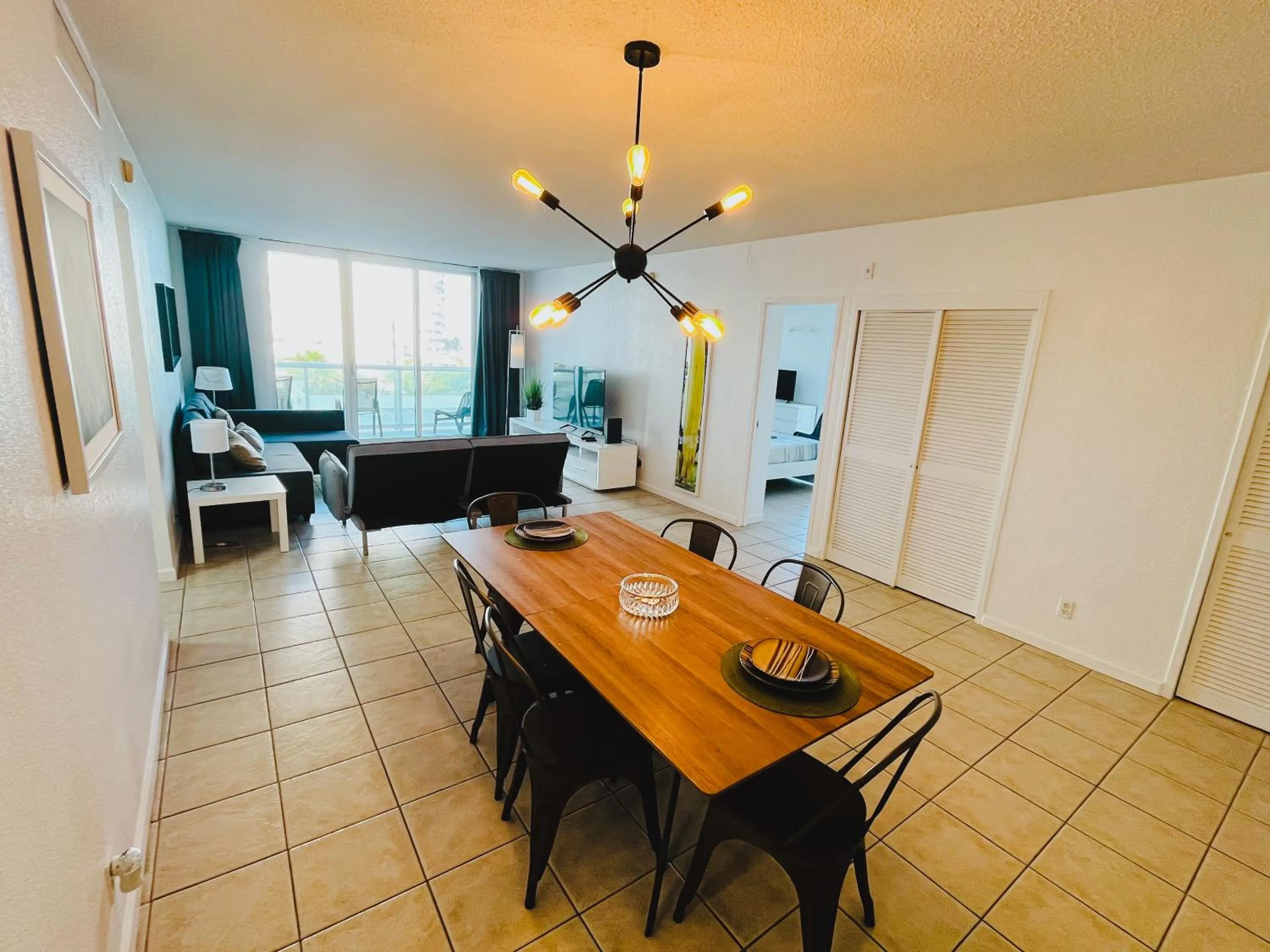Hallandale Condo, Partial Ocean View Direct Beach and Pool Access Hollywood Beach