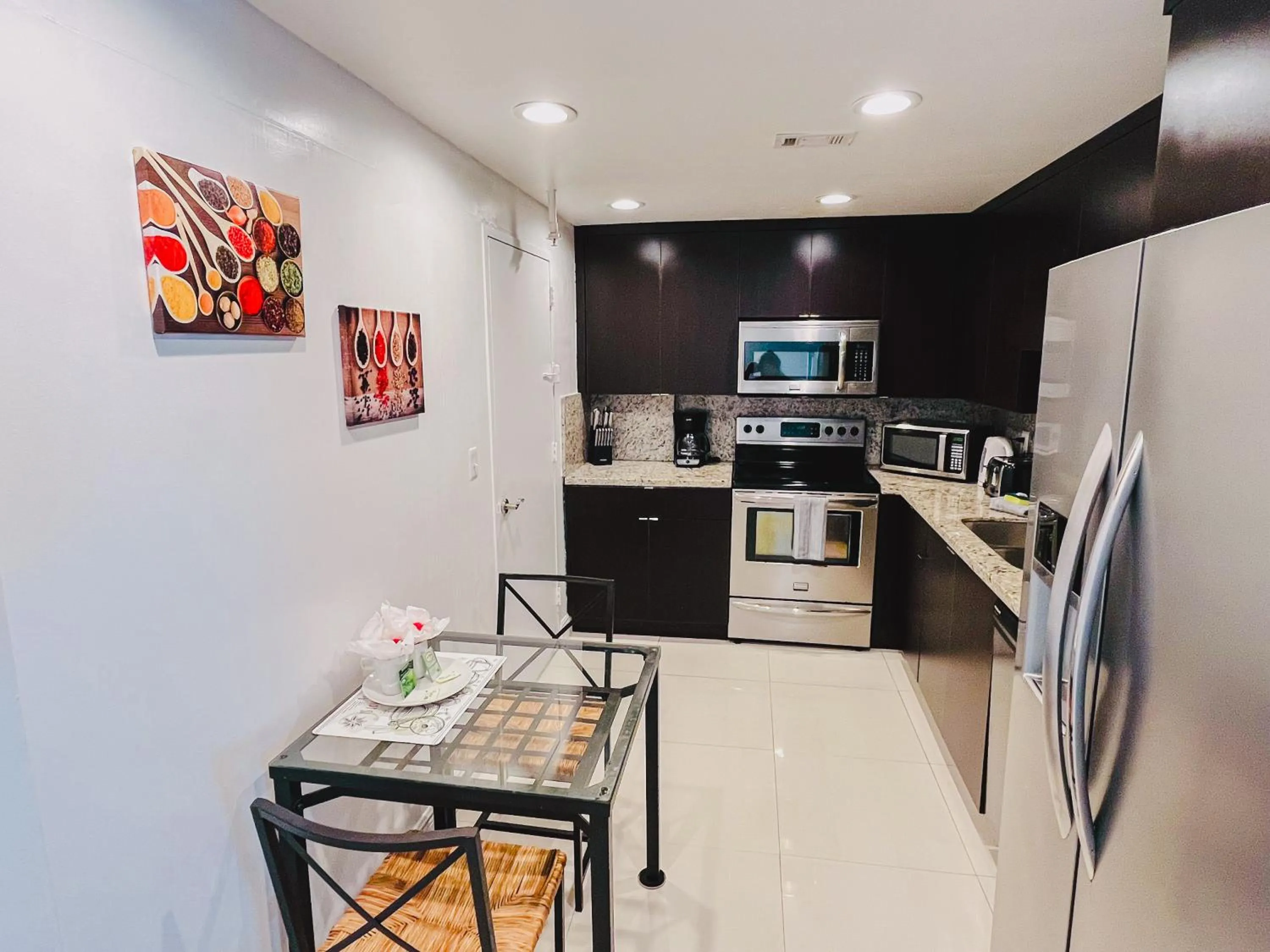 Hallandale Condo, Partial Ocean View Direct Beach and Pool Access Hollywood Beach