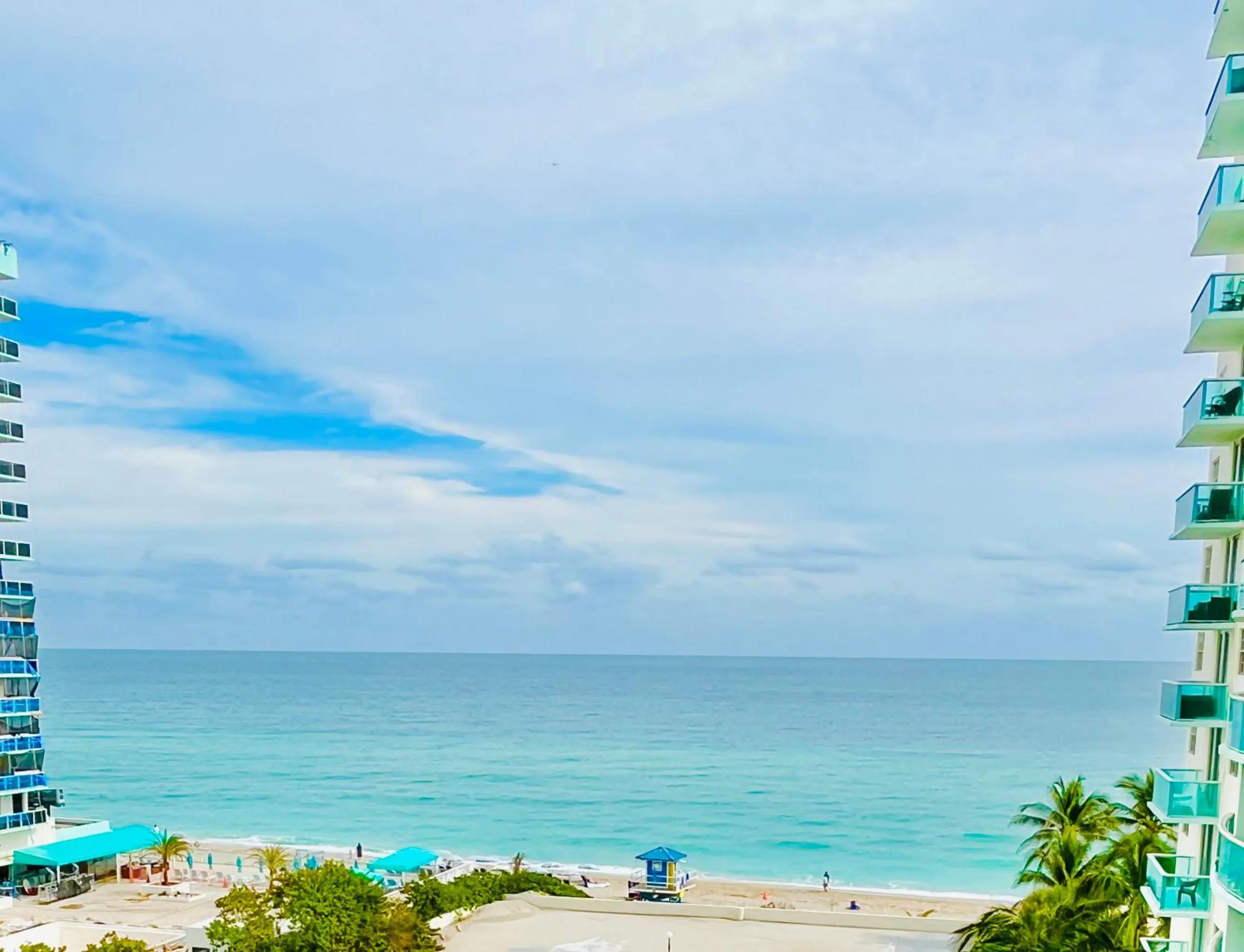 Hallandale Condo, Partial Ocean View Direct Beach and Pool Access Hollywood Beach