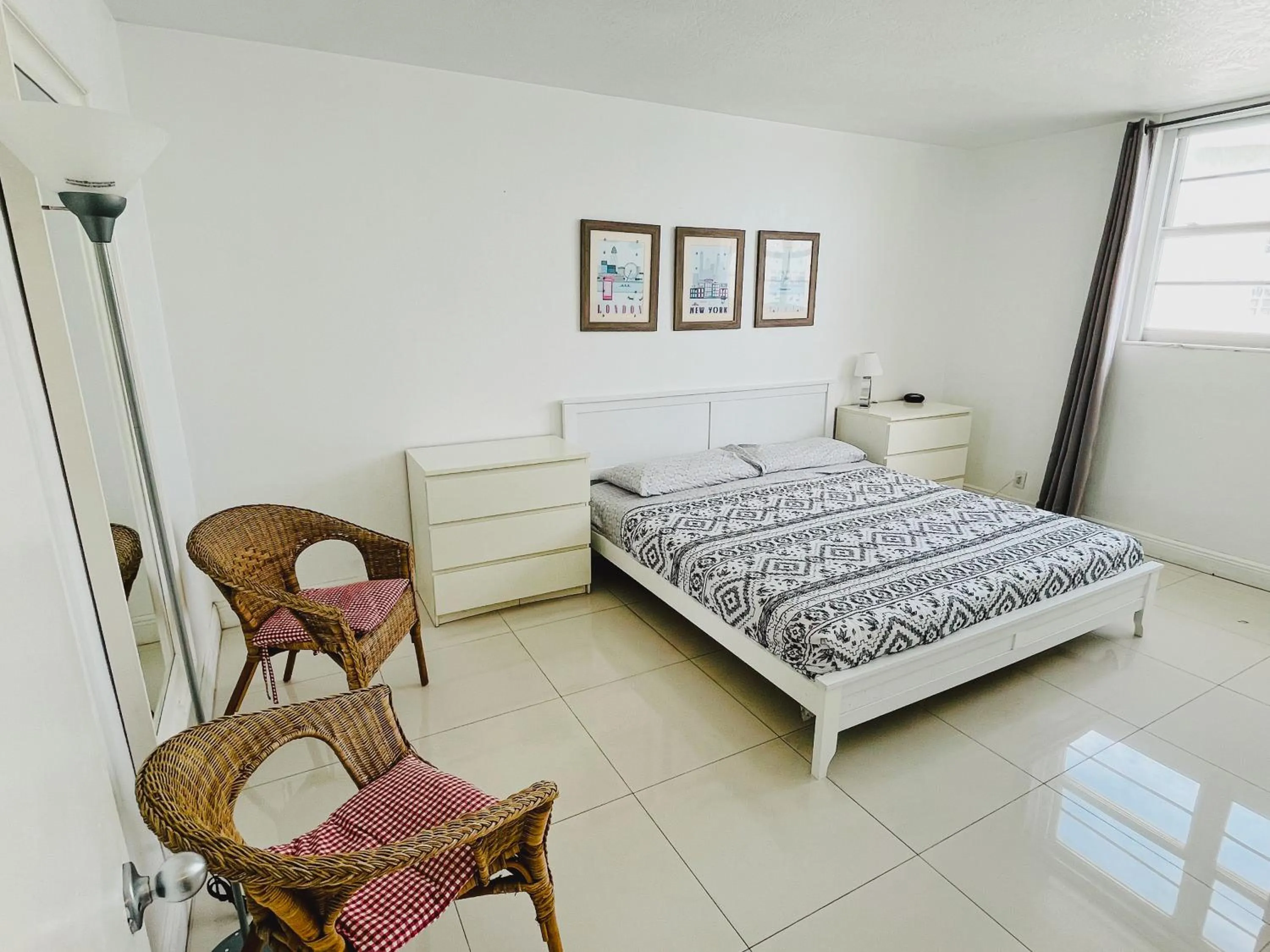 Bed in Hallandale Condo, Partial Ocean View Direct Beach and Pool Access Hollywood Beach