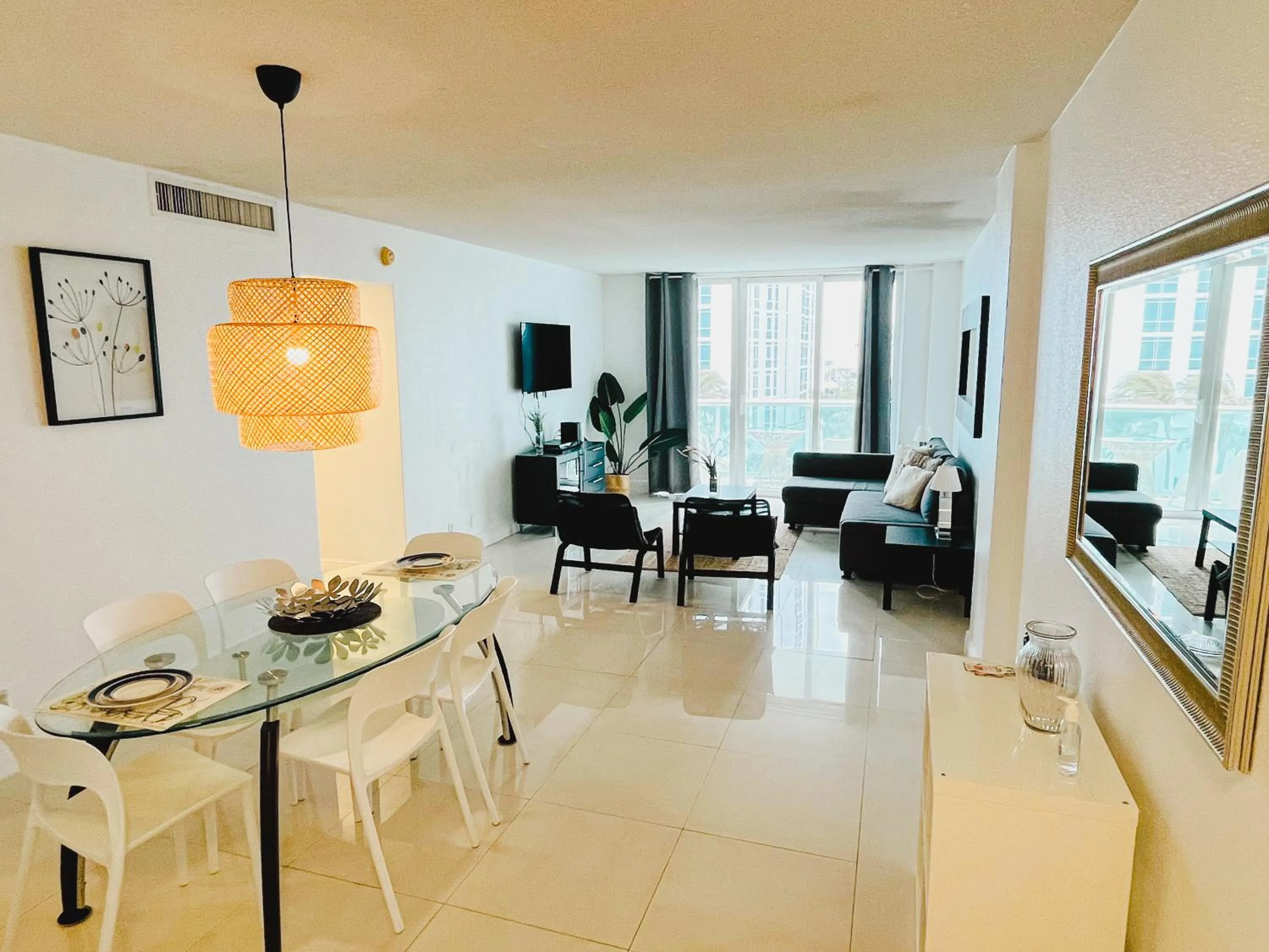 Hallandale Condo, Partial Ocean View Direct Beach and Pool Access Hollywood Beach