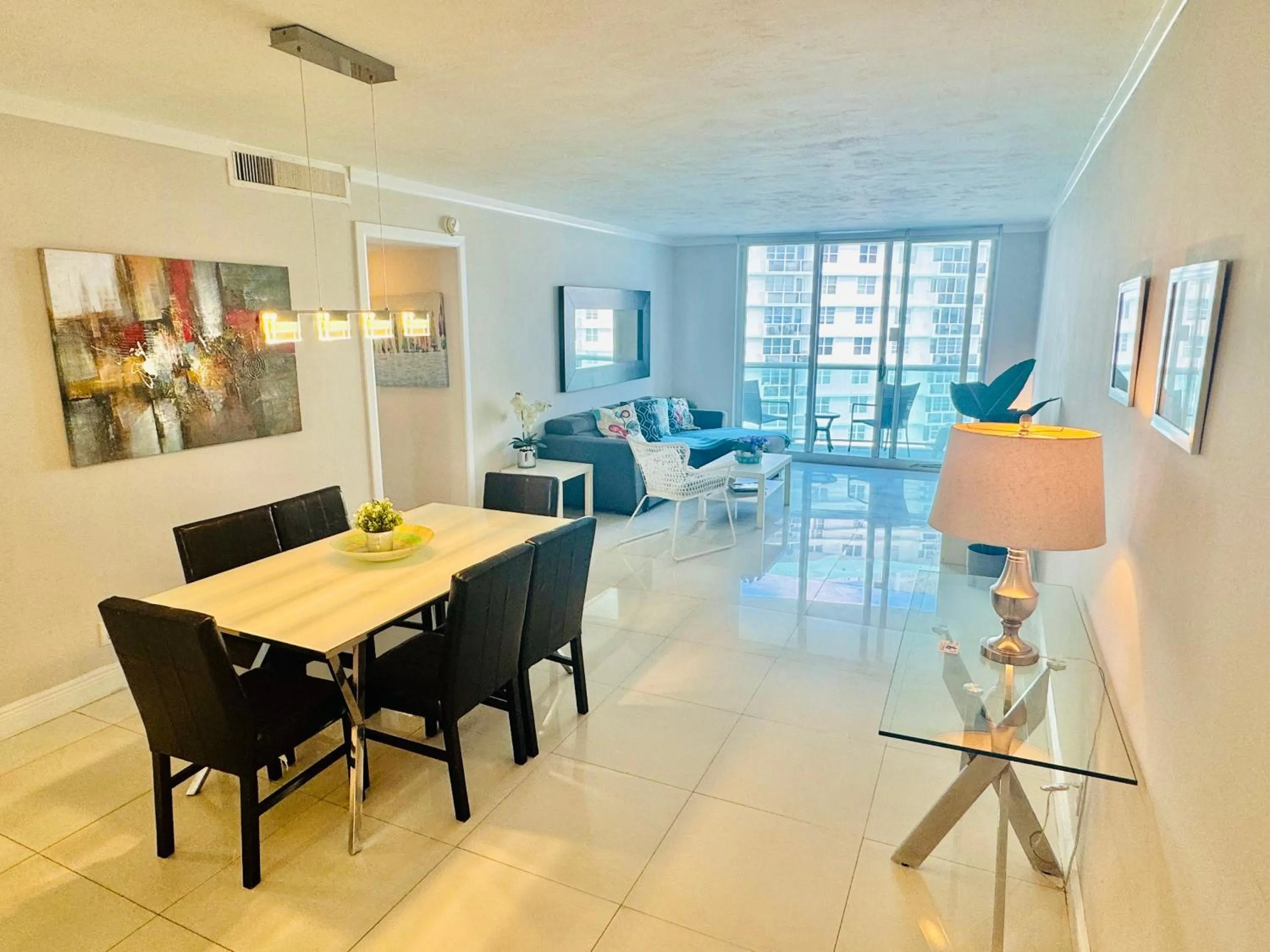 Hallandale Condo, Partial Ocean View Direct Beach and Pool Access Hollywood Beach