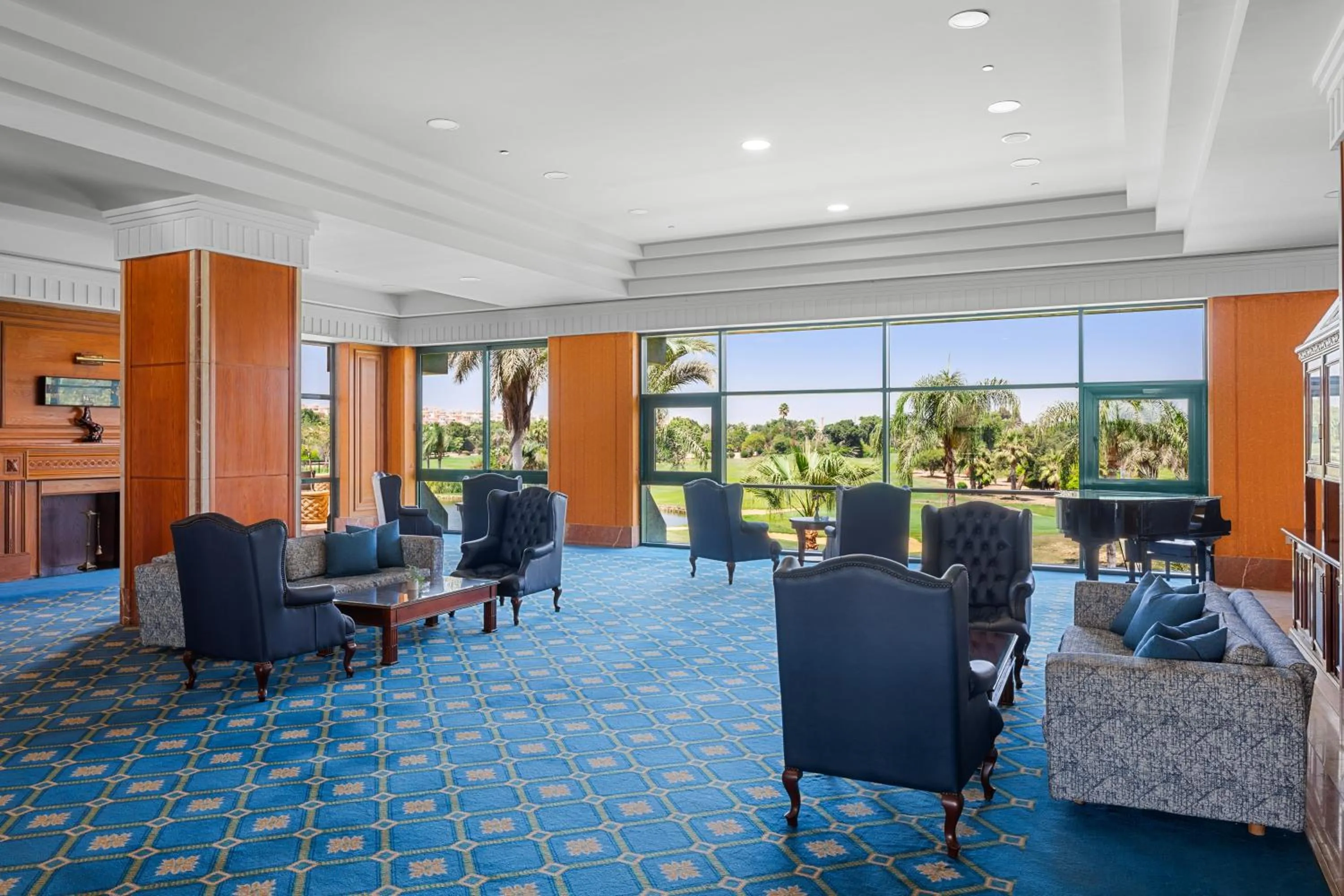 Lounge or bar in Hilton Pyramids Golf