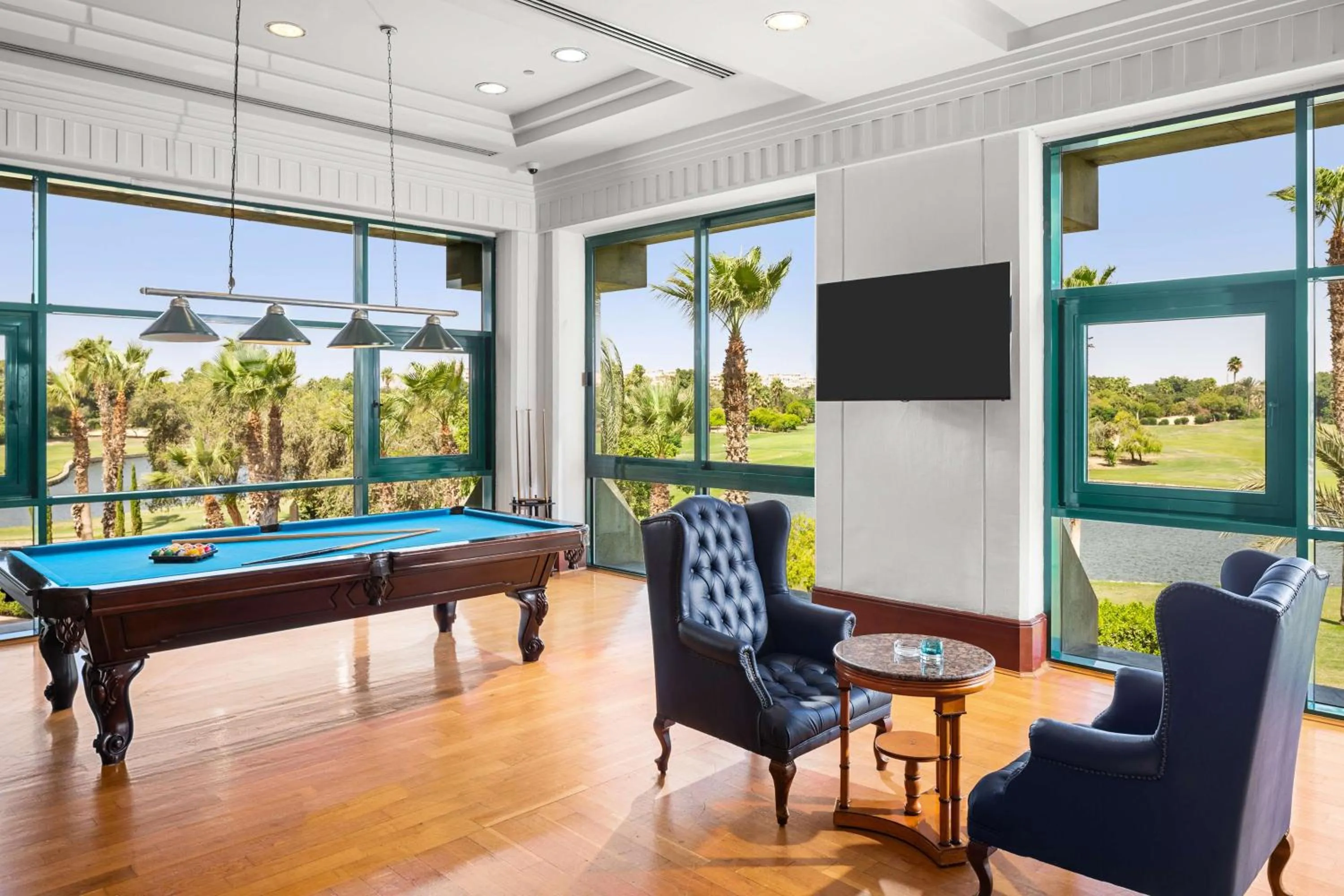 Lounge or bar in Hilton Pyramids Golf