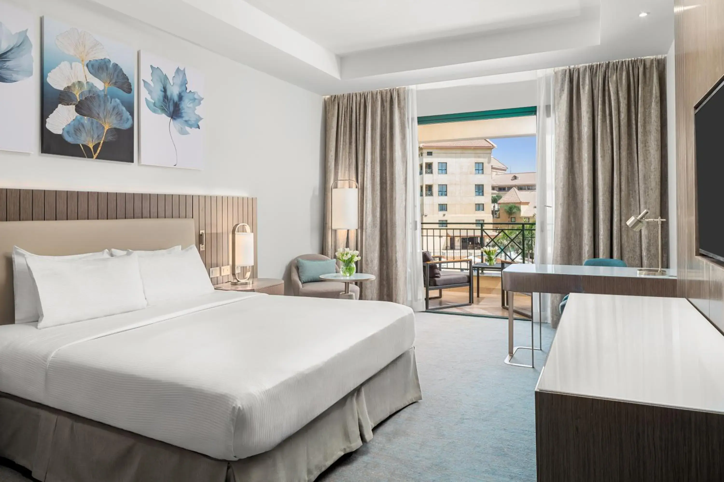 Superior King Room with pool in Hilton Pyramids Golf Superior King Room with pool in Hilton Pyramids Golf