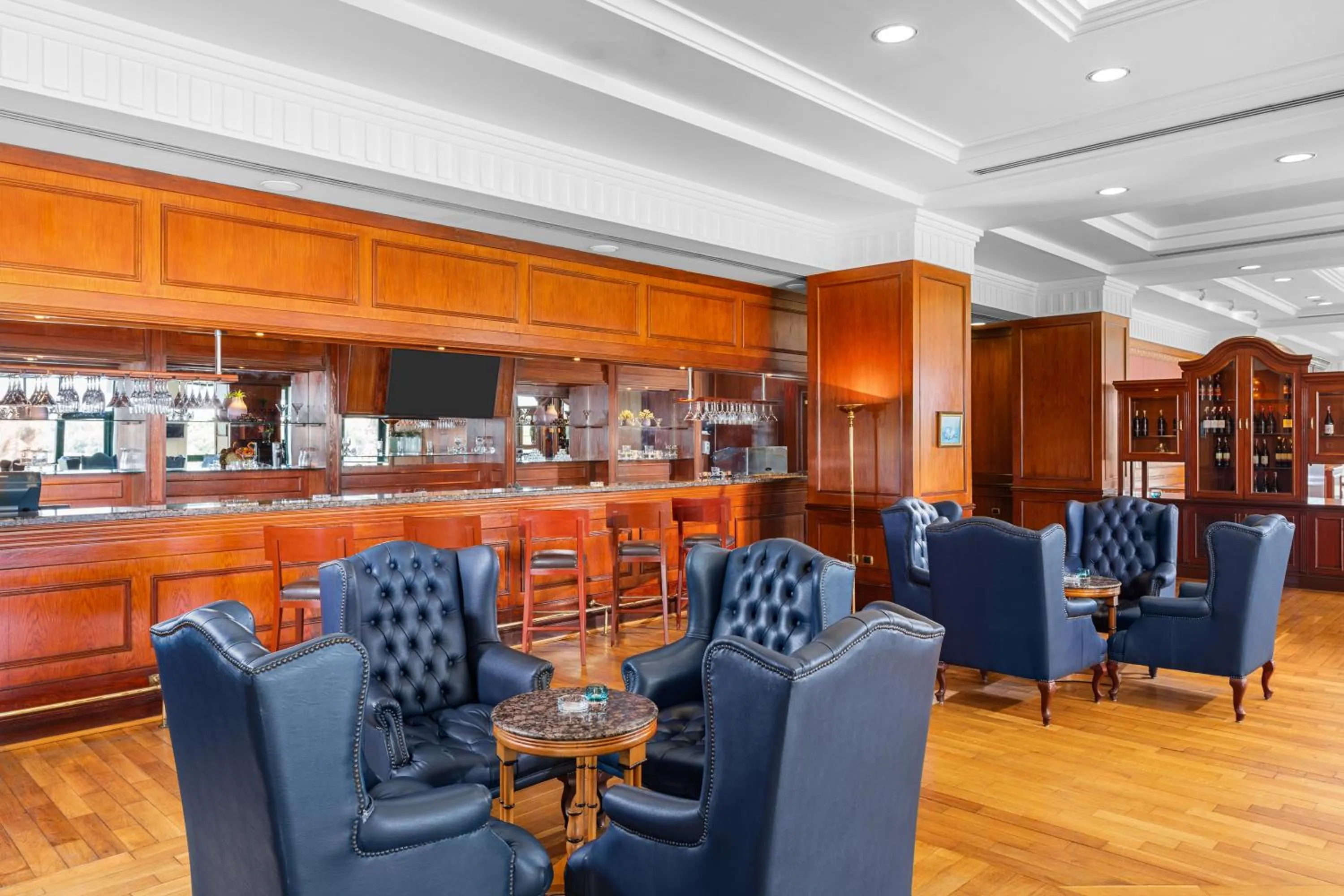 Lounge or bar in Hilton Pyramids Golf