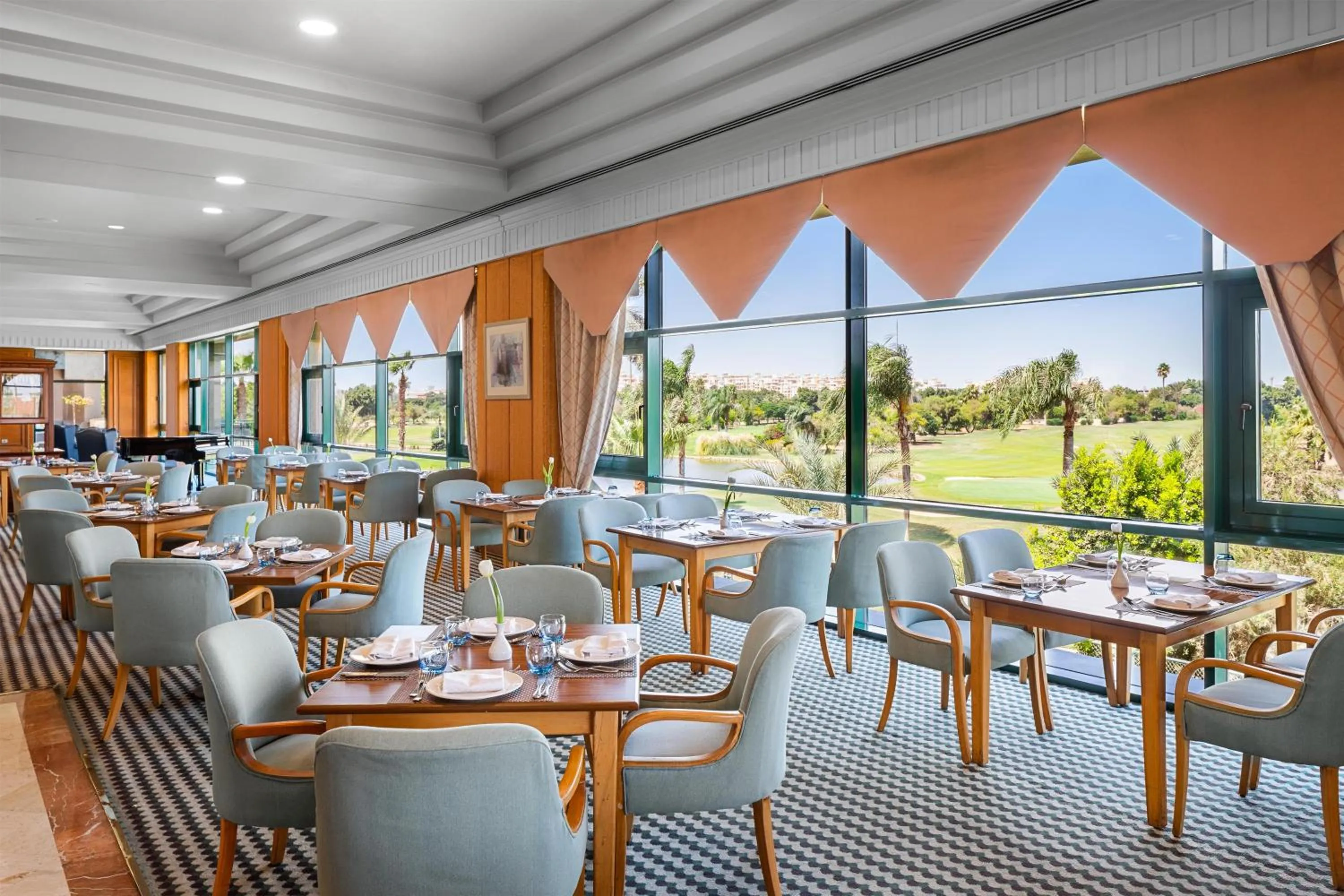 Restaurant/places to eat in Hilton Pyramids Golf
