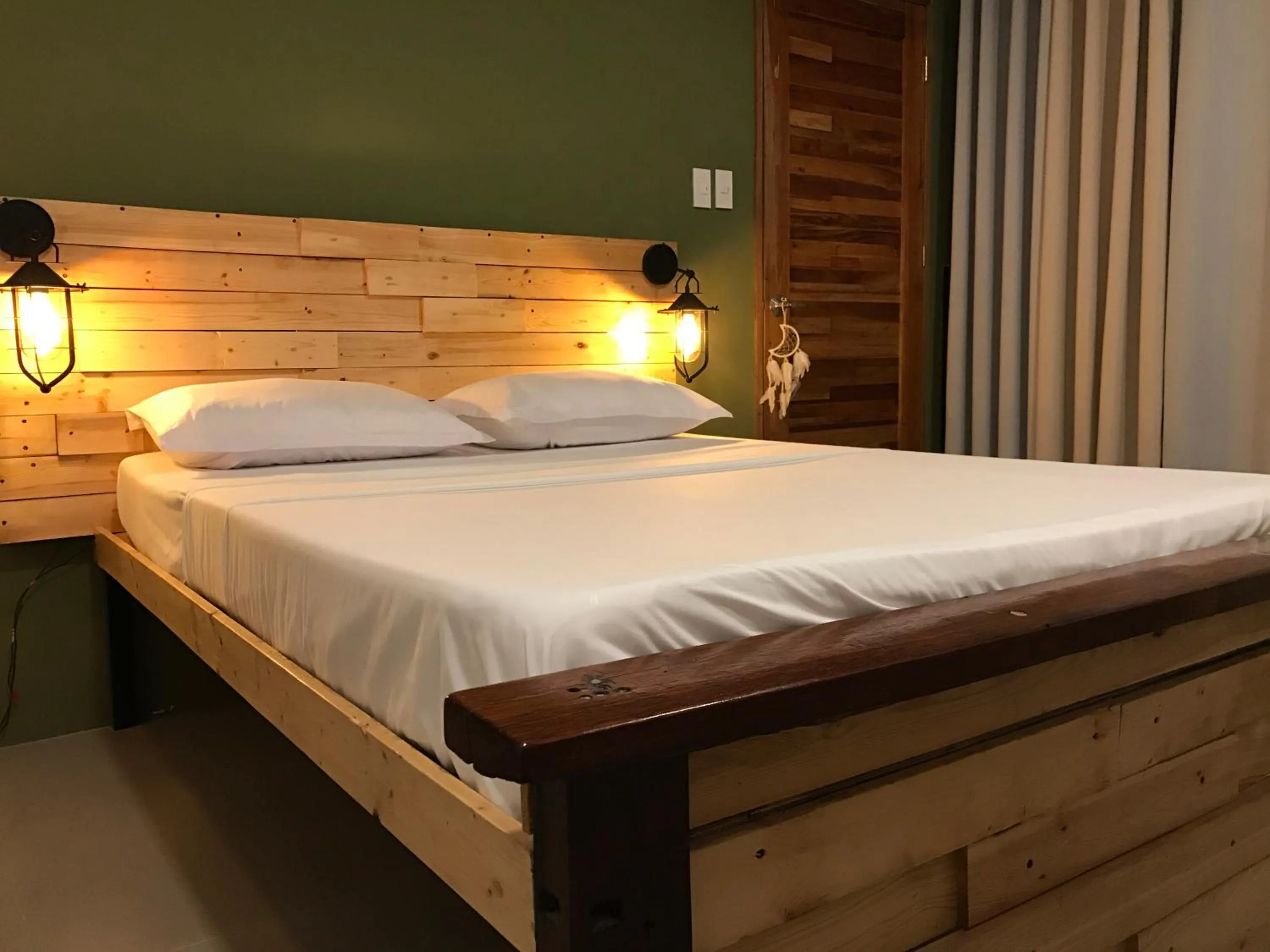 Bed in Michel'inn Coron