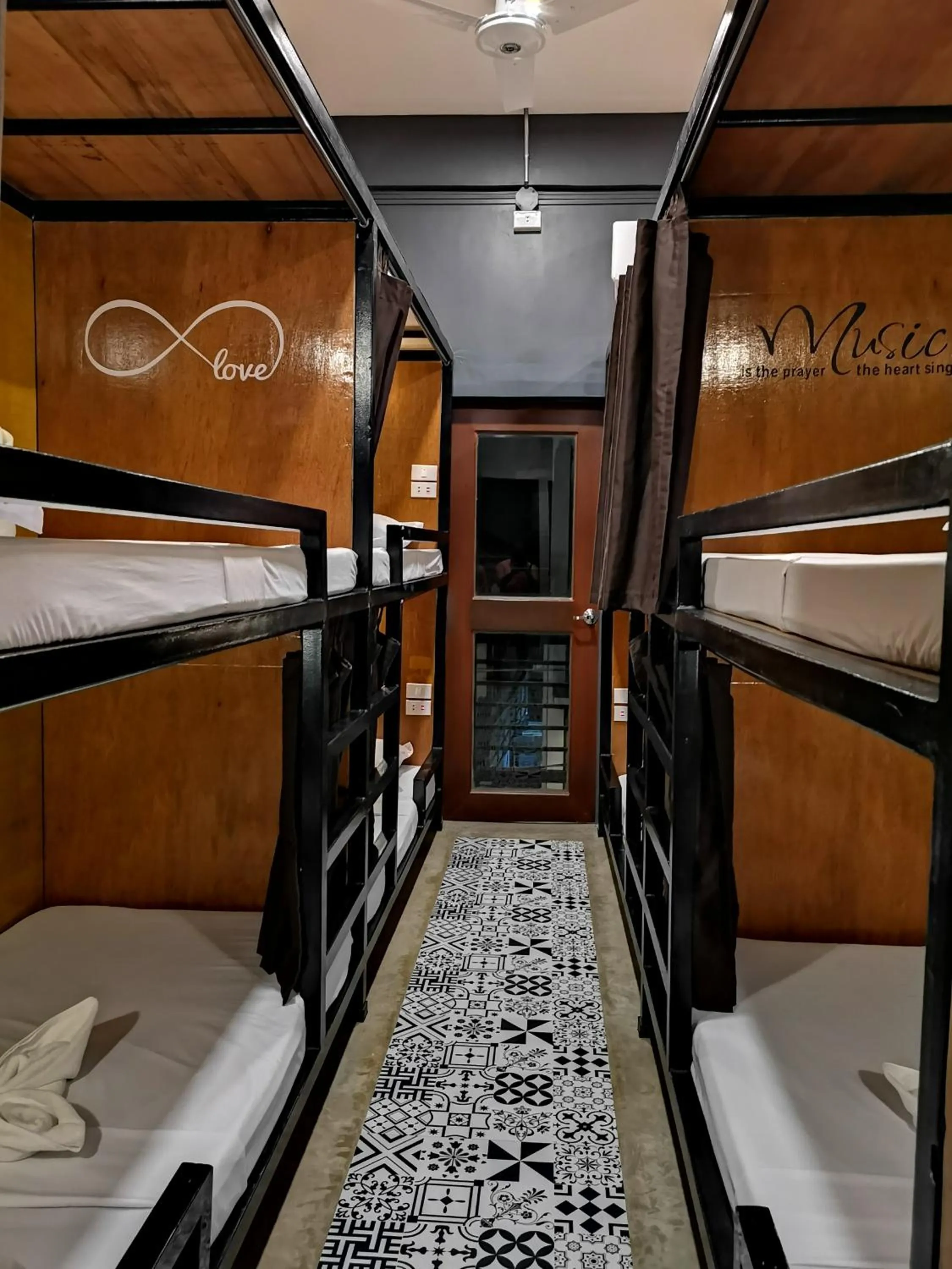 bunk bed, Bed in Michel'inn Coron