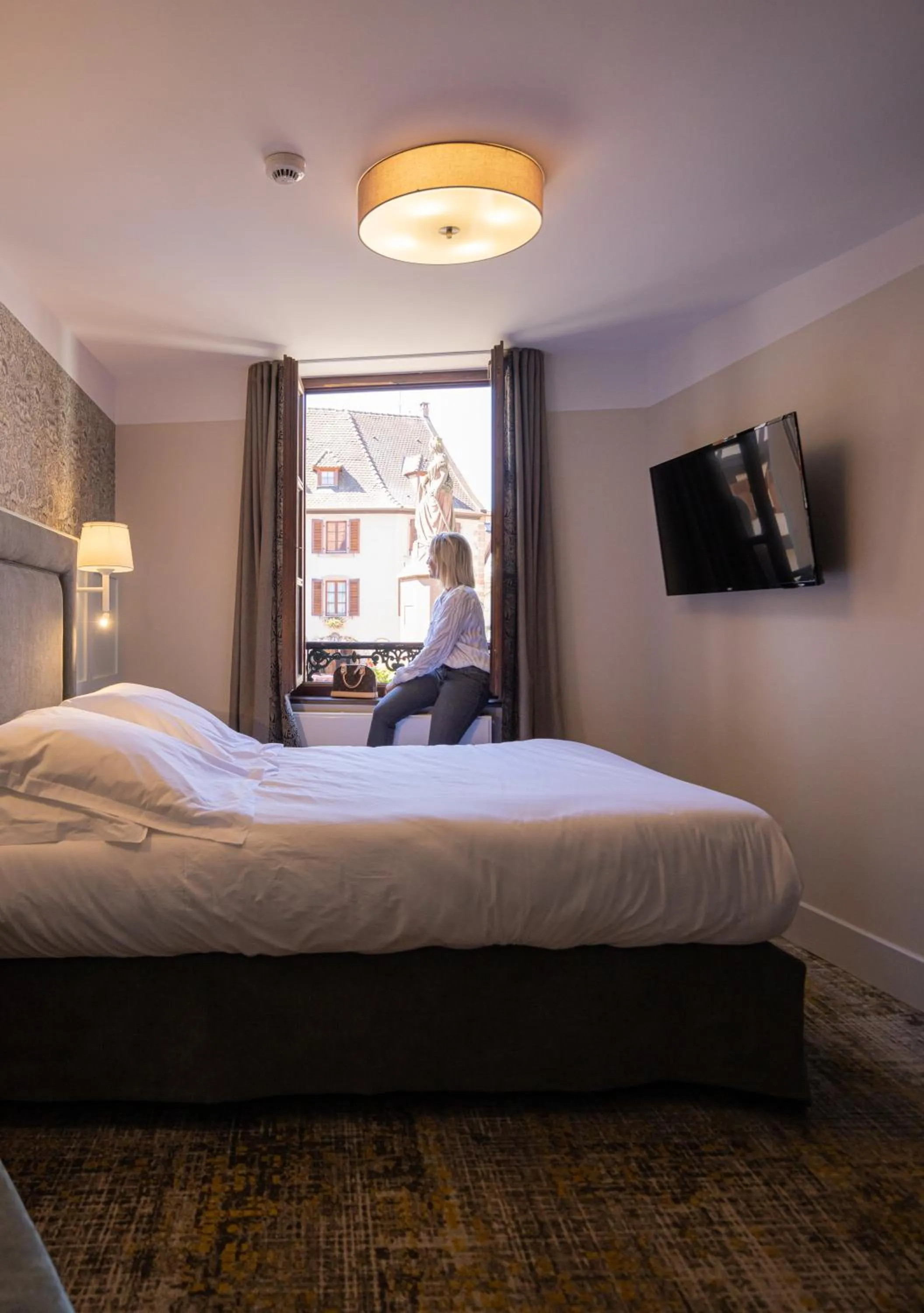 View (from property/room), Bed in Logis Hôtel-Restaurant du Mouton