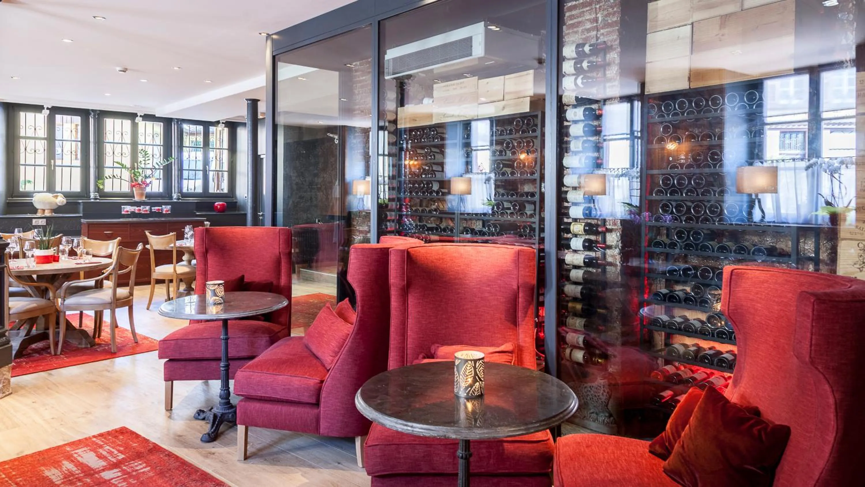 Lounge or bar in Logis Hôtel-Restaurant du Mouton