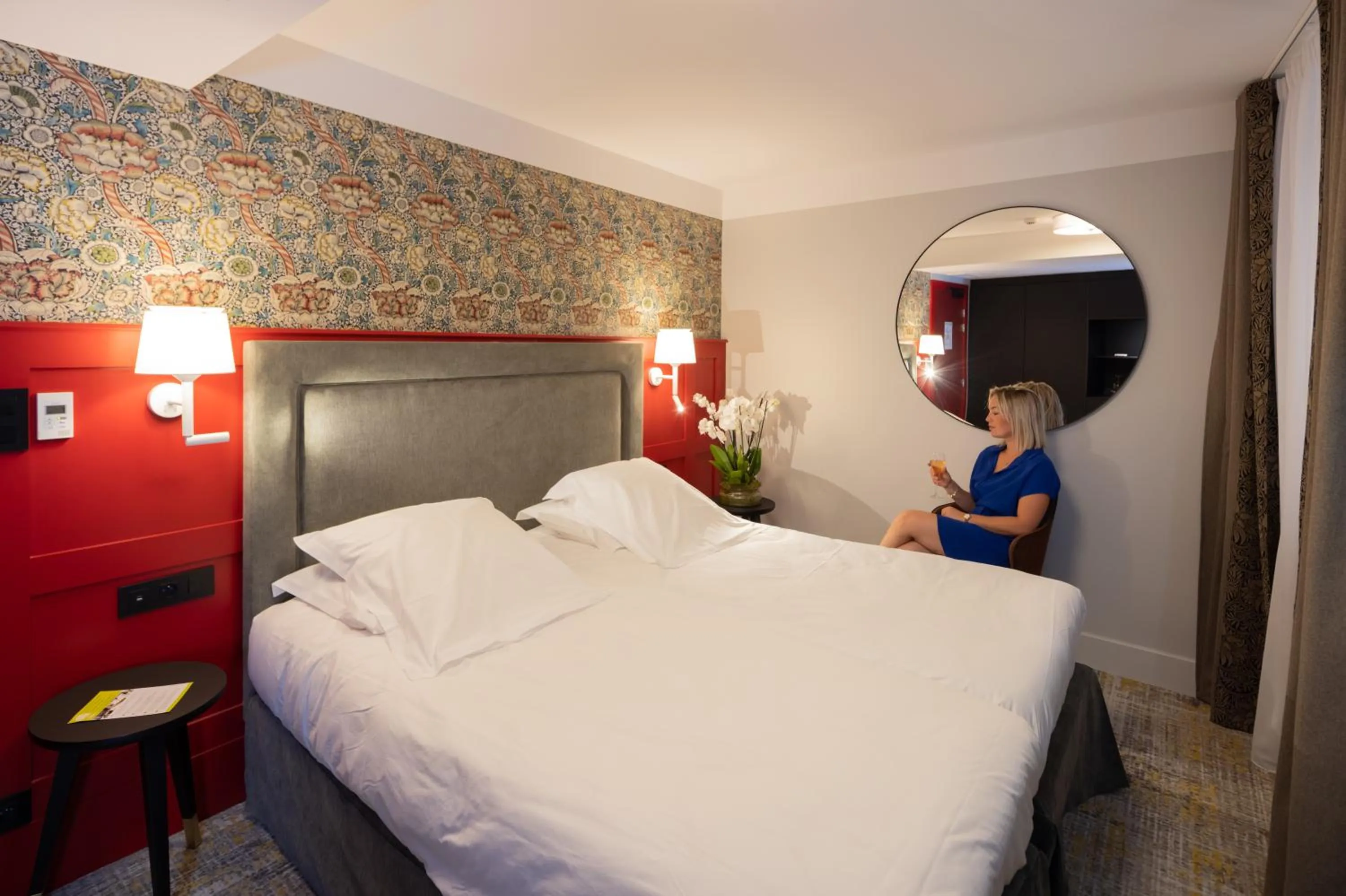 Bed in Logis Hôtel-Restaurant du Mouton