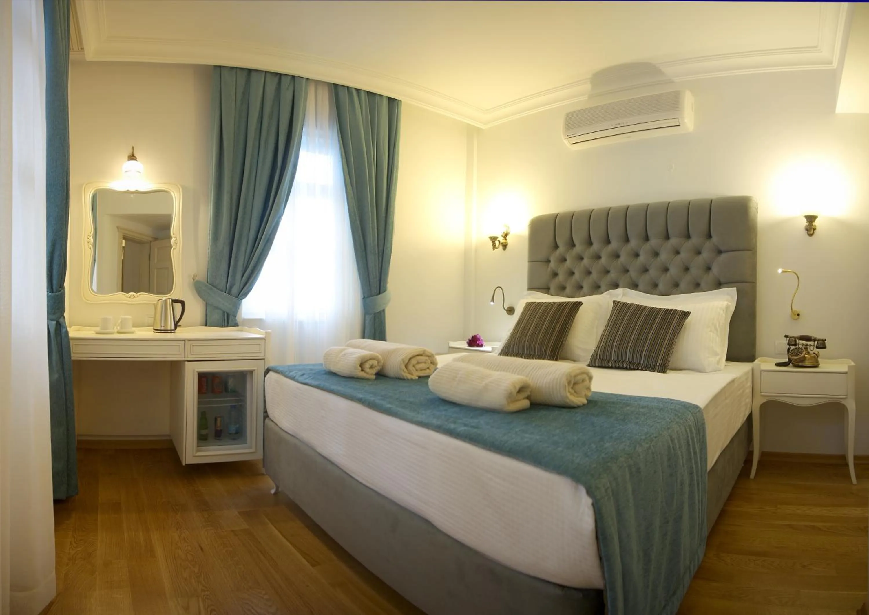 Photo of the whole room, Bed in Petunya Konak Boutique Hotel