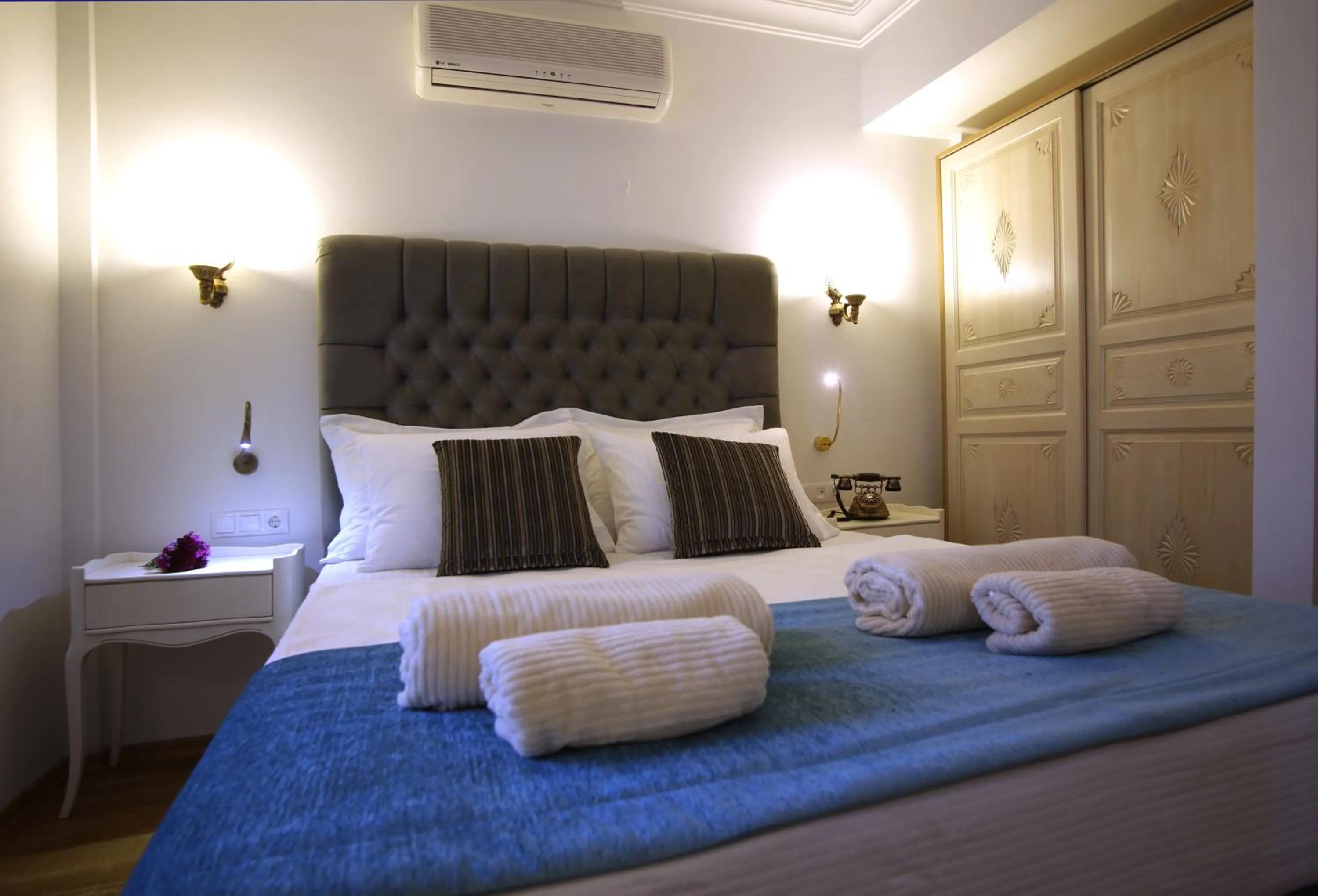 Photo of the whole room, Bed in Petunya Konak Boutique Hotel