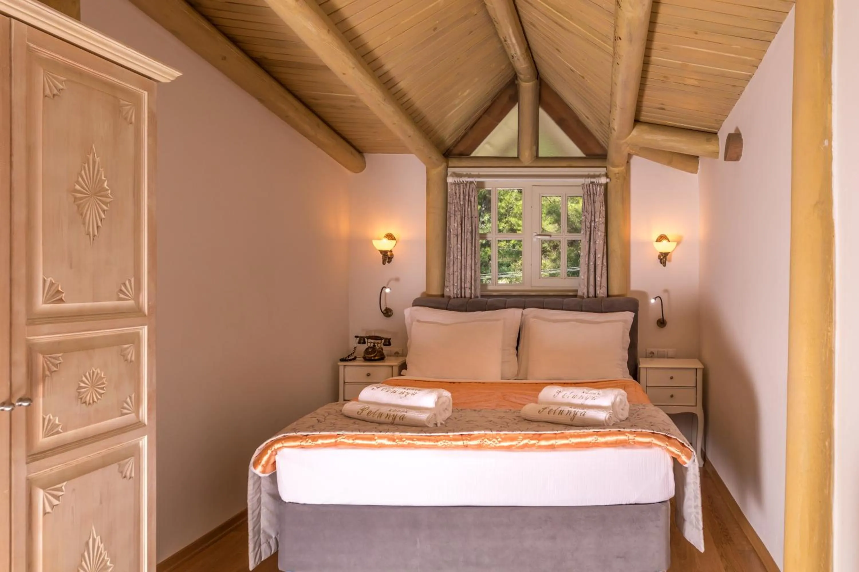 Photo of the whole room, Bed in Petunya Konak Boutique Hotel