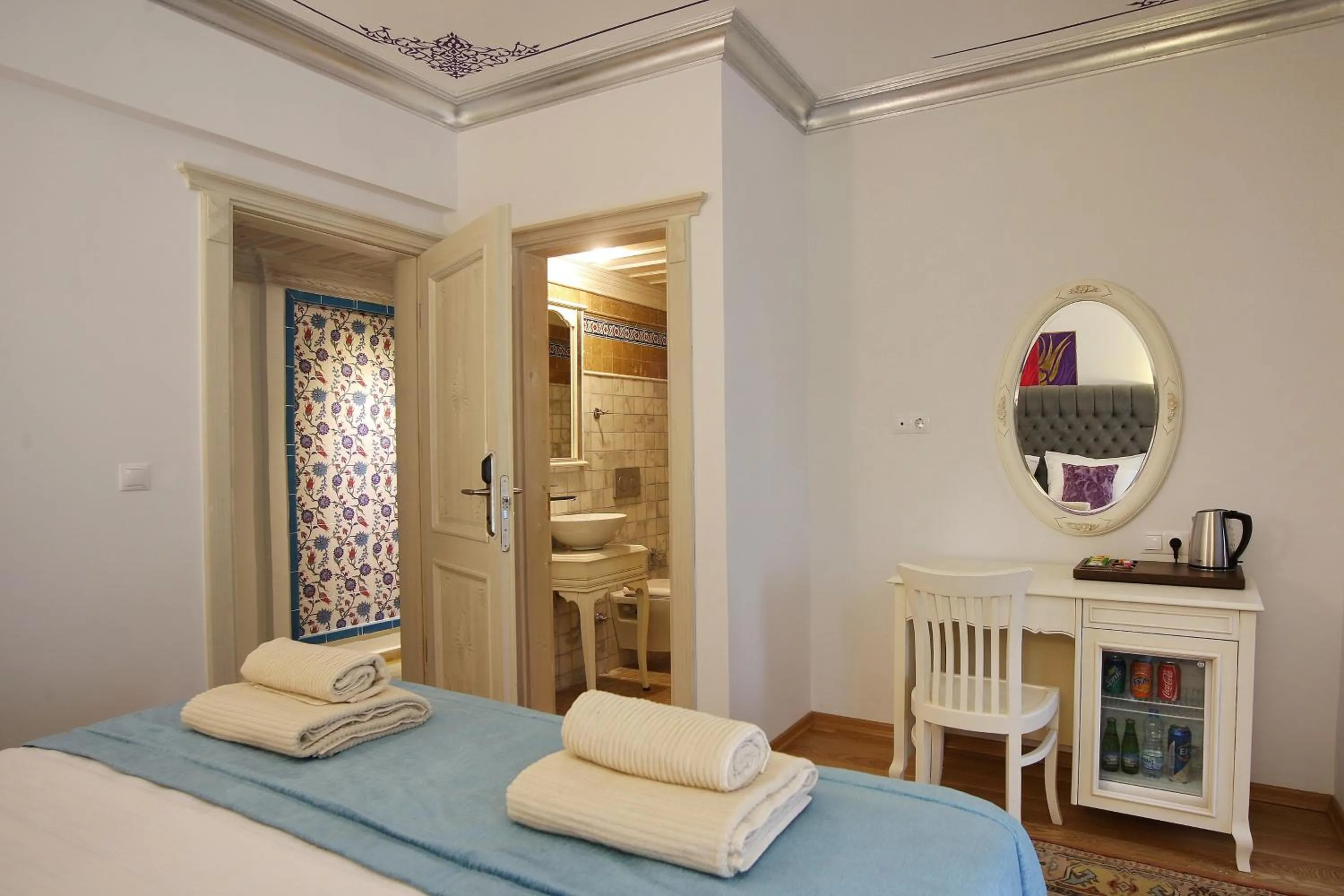 Photo of the whole room, Bed in Petunya Konak Boutique Hotel