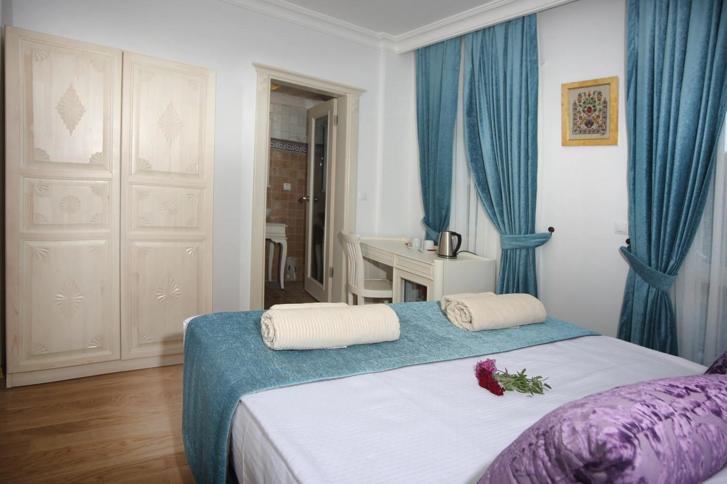 Photo of the whole room, Bed in Petunya Konak Boutique Hotel
