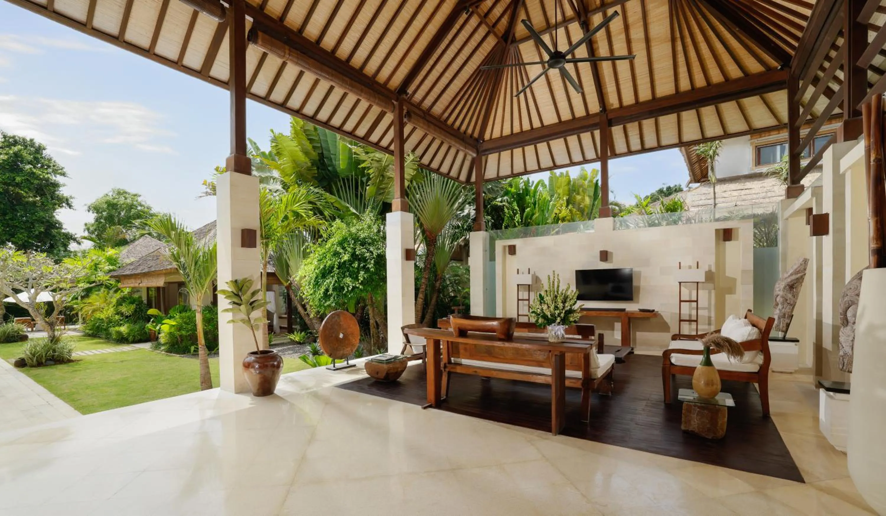 Living room in Villa Nelayan by Nakula