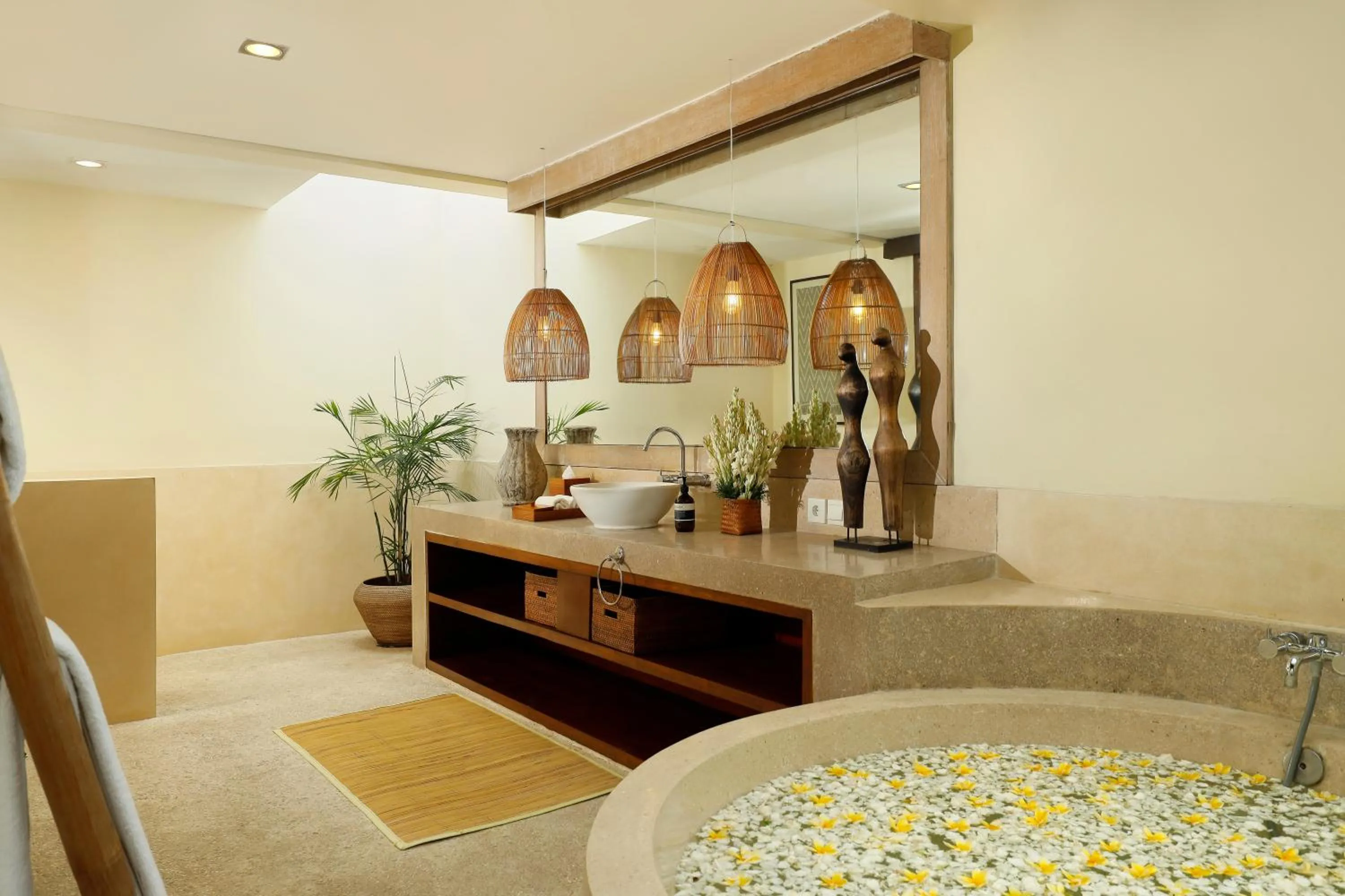 Bathroom in Villa Nelayan by Nakula