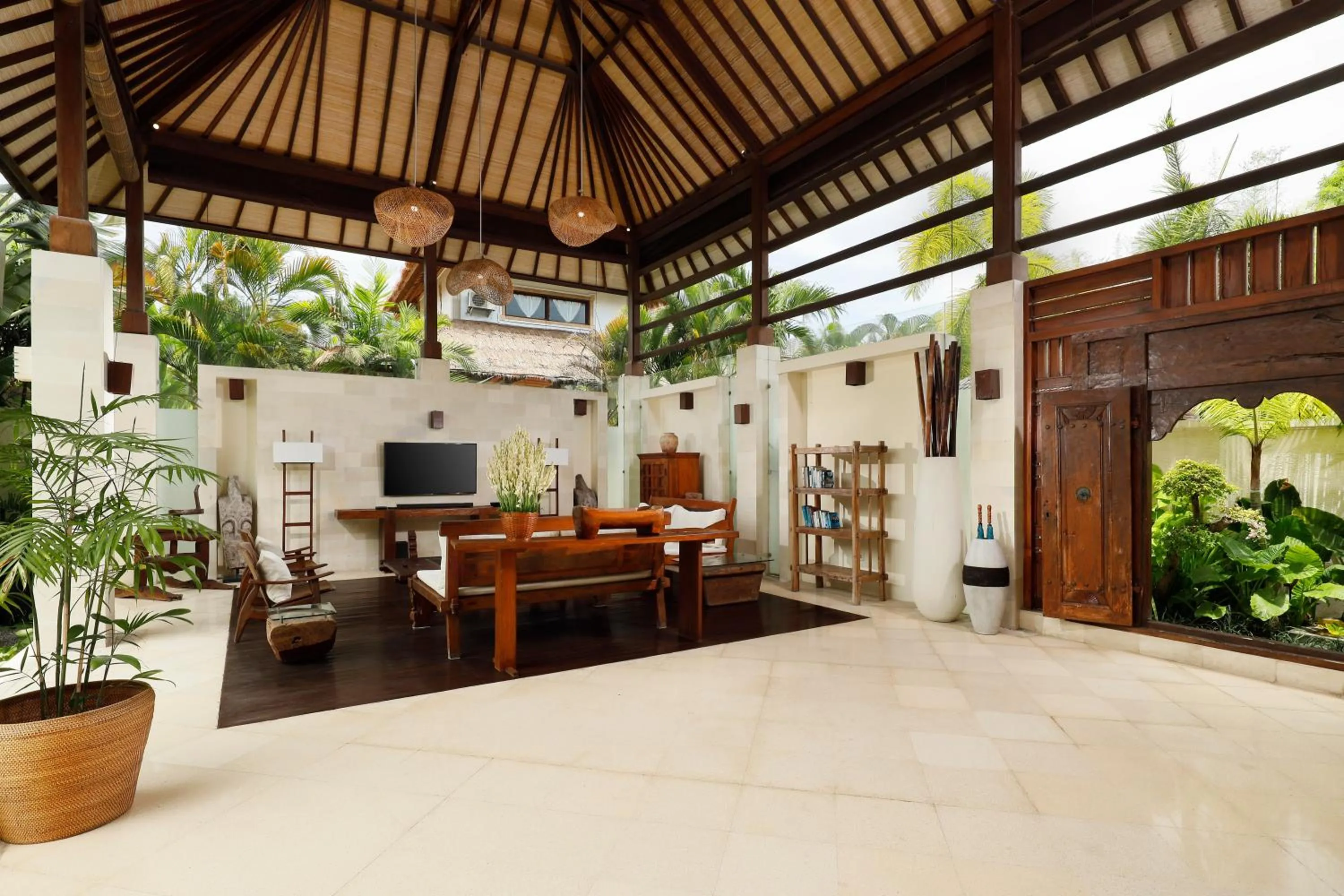 Living room in Villa Nelayan by Nakula