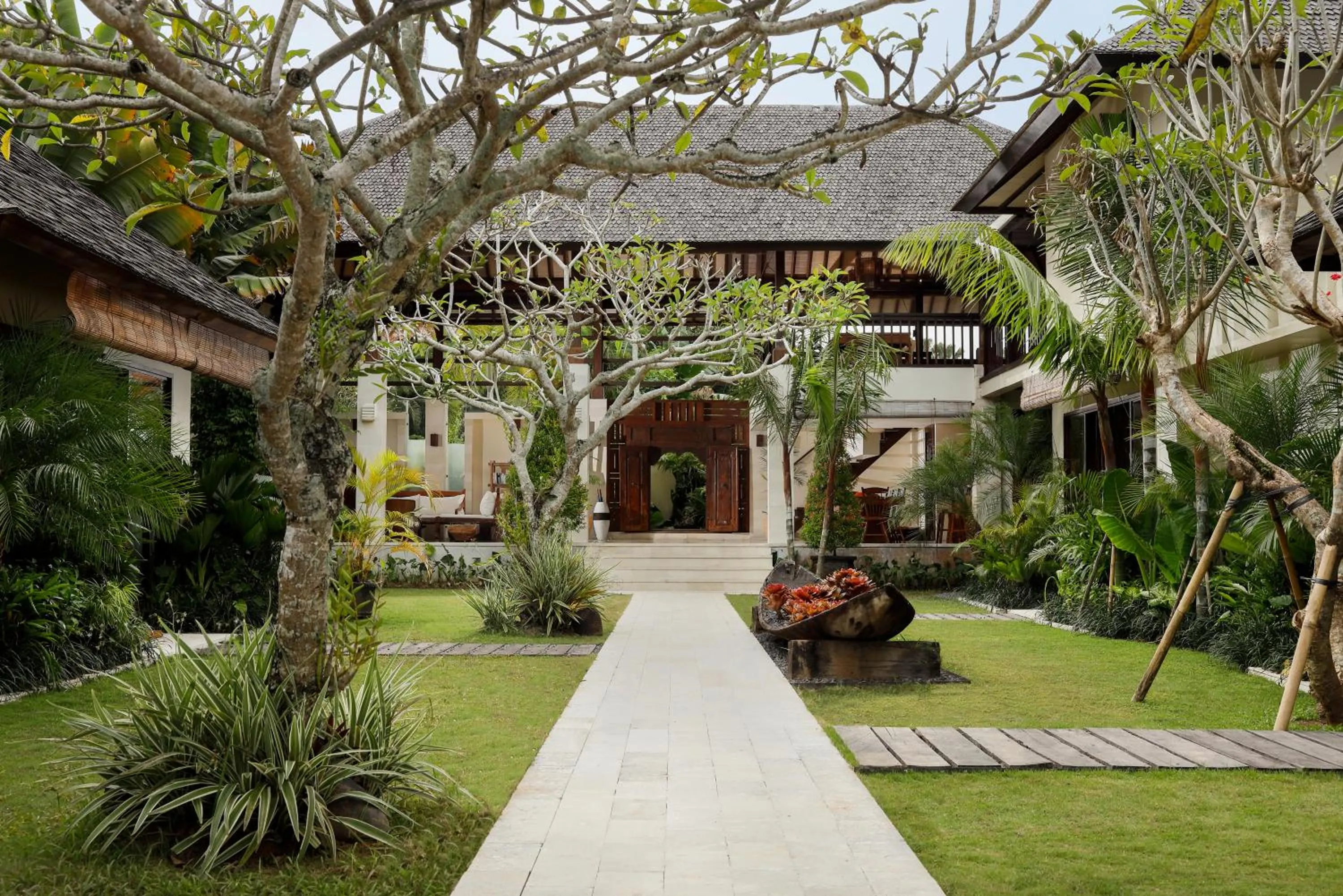 Property building in Villa Nelayan by Nakula