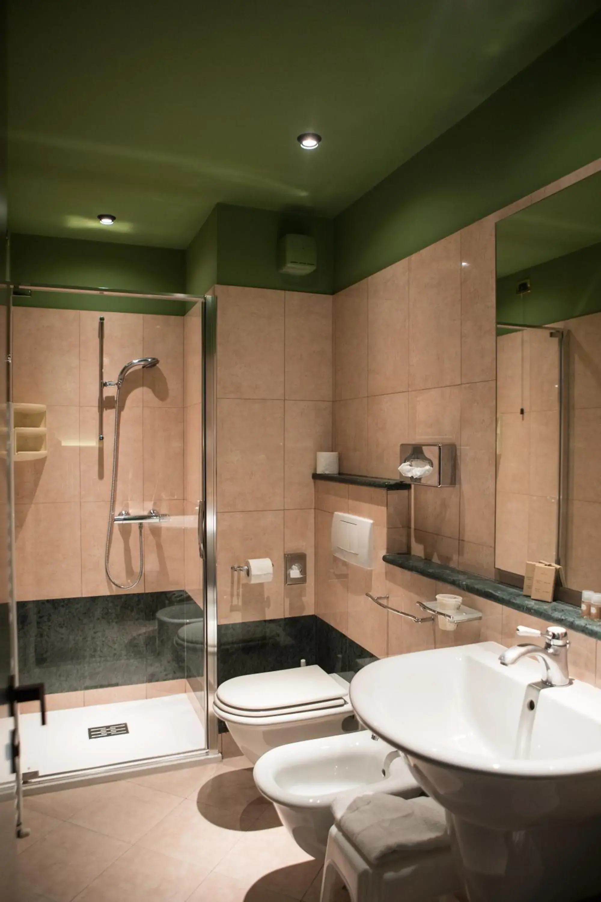 Double or Twin Room in Hotel Miro' Double or Twin Room in Hotel Miro'