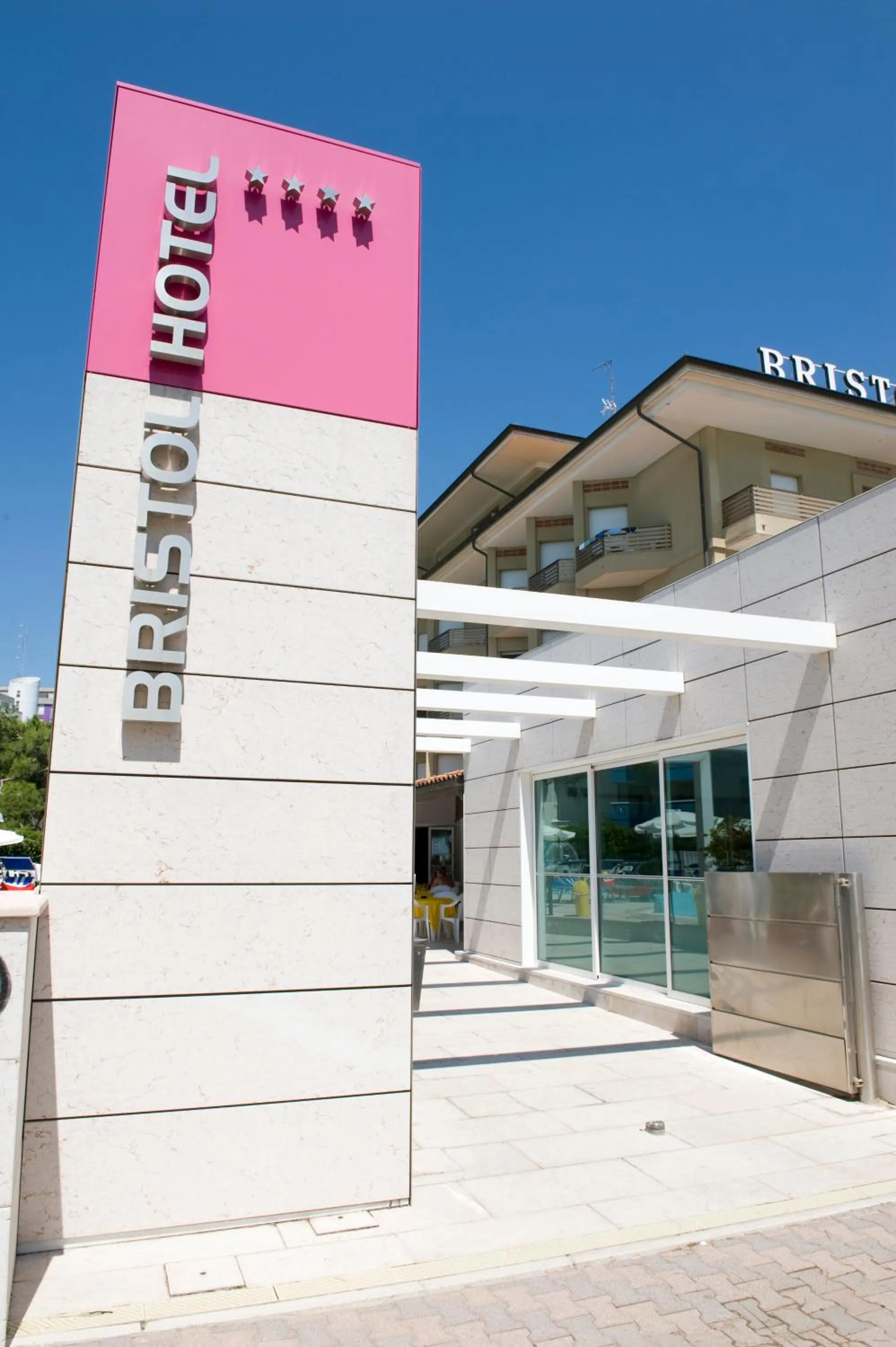 Property building in Hotel Bristol