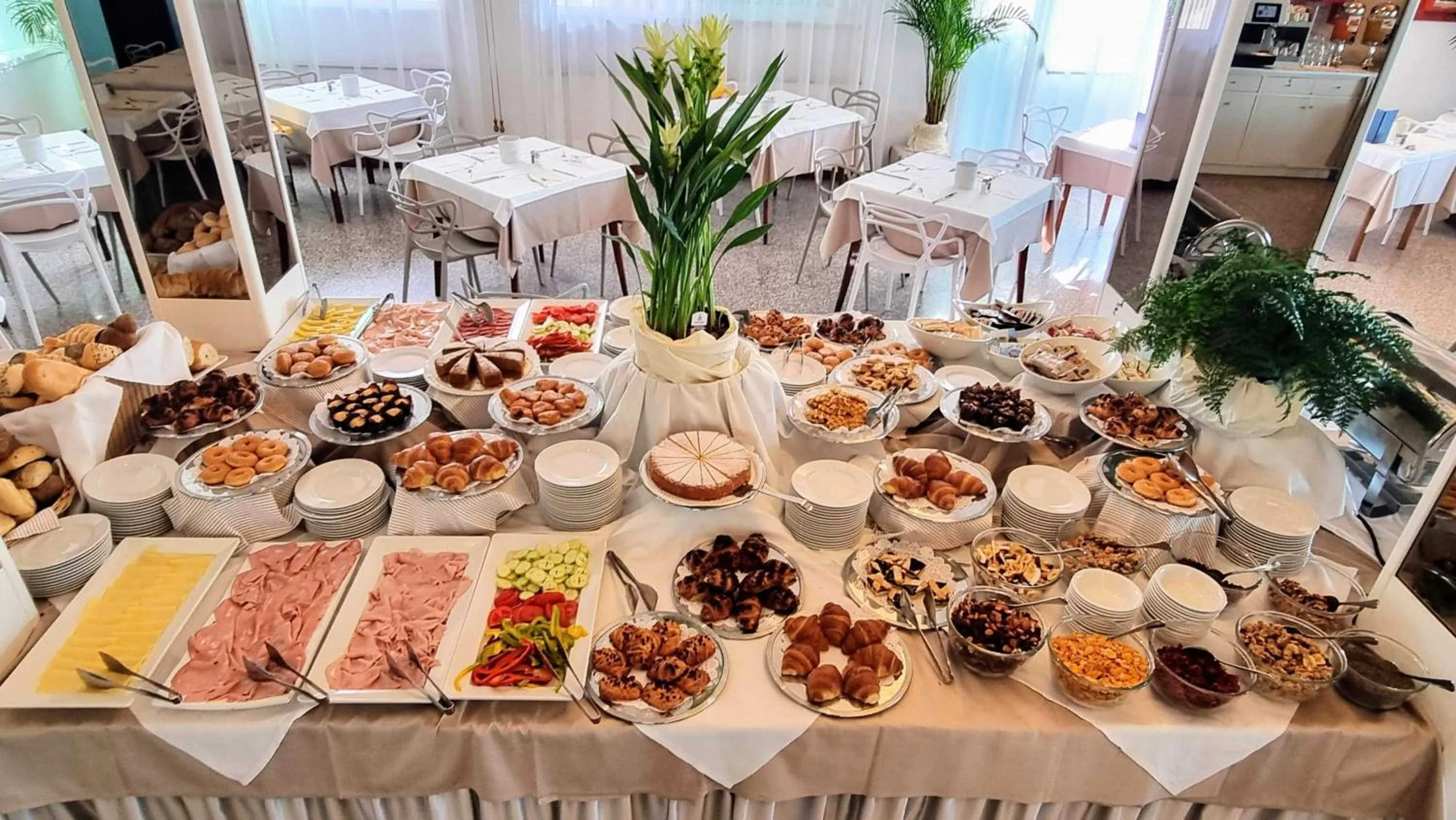 Buffet breakfast in Hotel Bristol