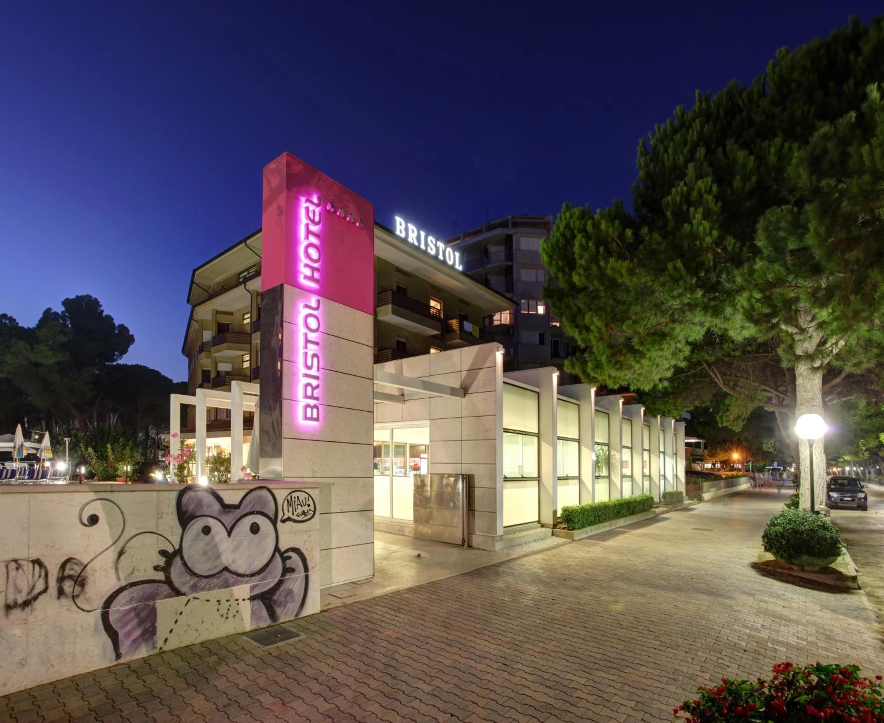 Facade/entrance in Hotel Bristol