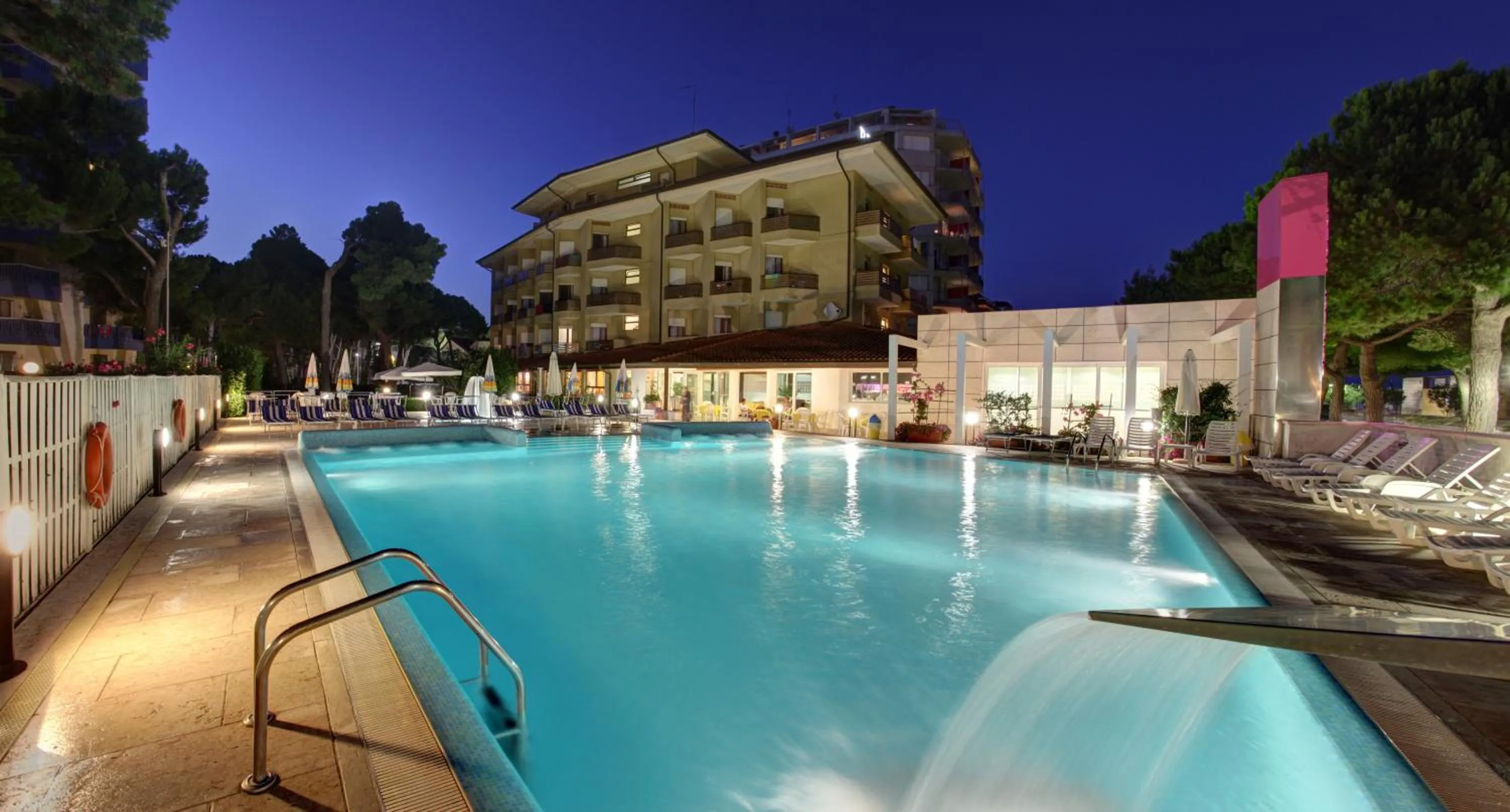 Facade/entrance in Hotel Bristol