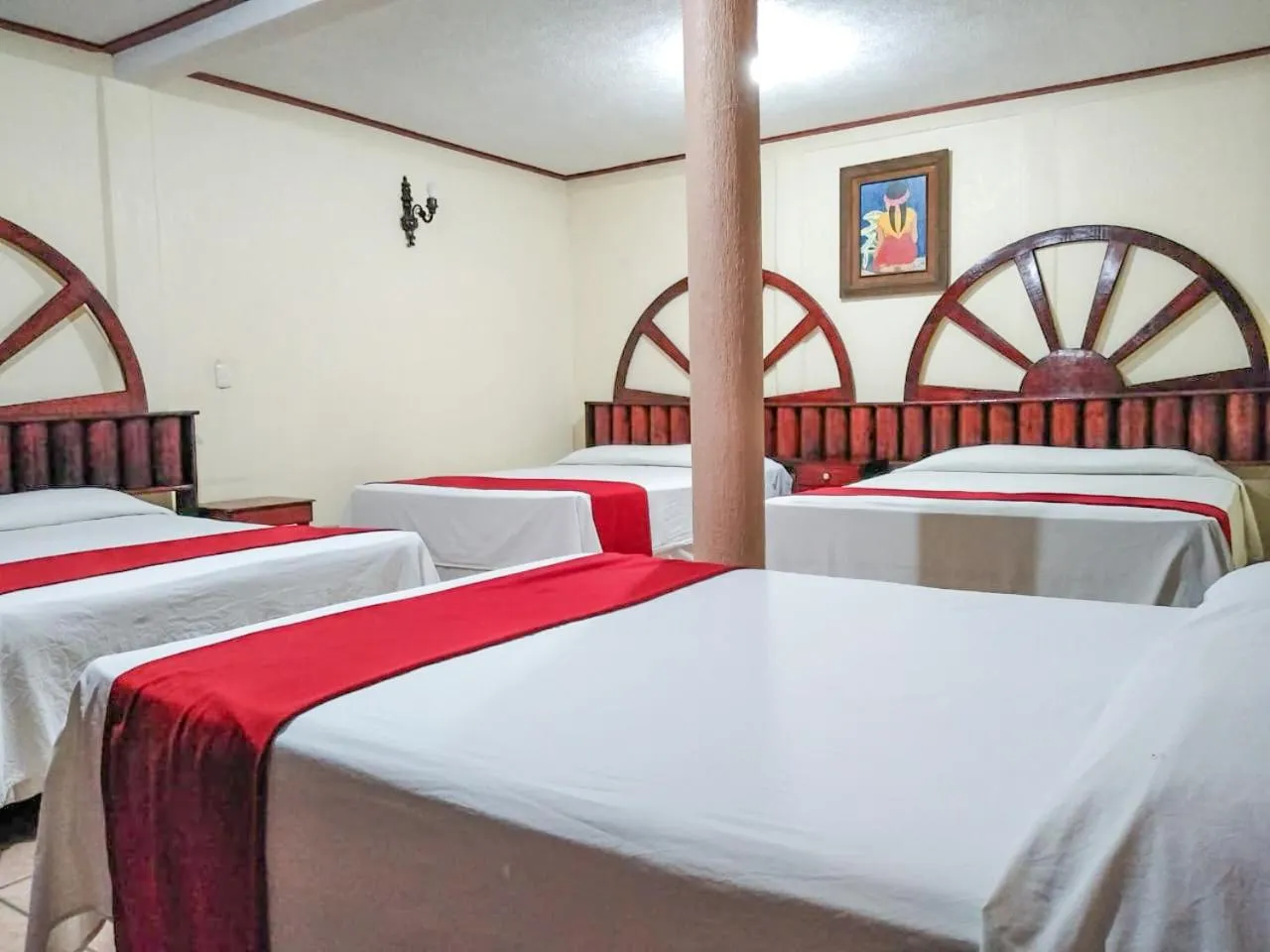 Standard Quadruple Room in Hotel Esmeralda