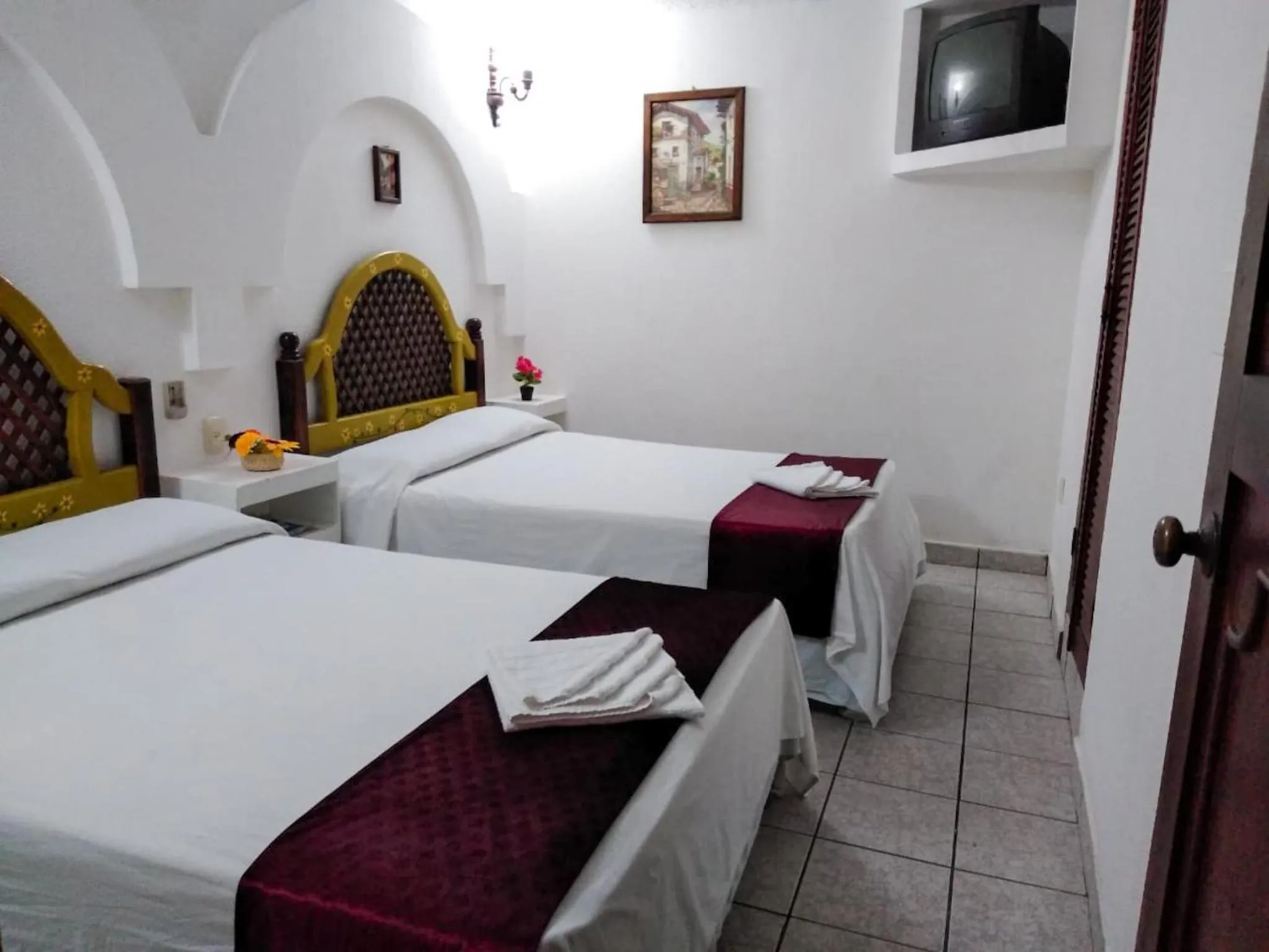 Budget Twin Room in Hotel Esmeralda