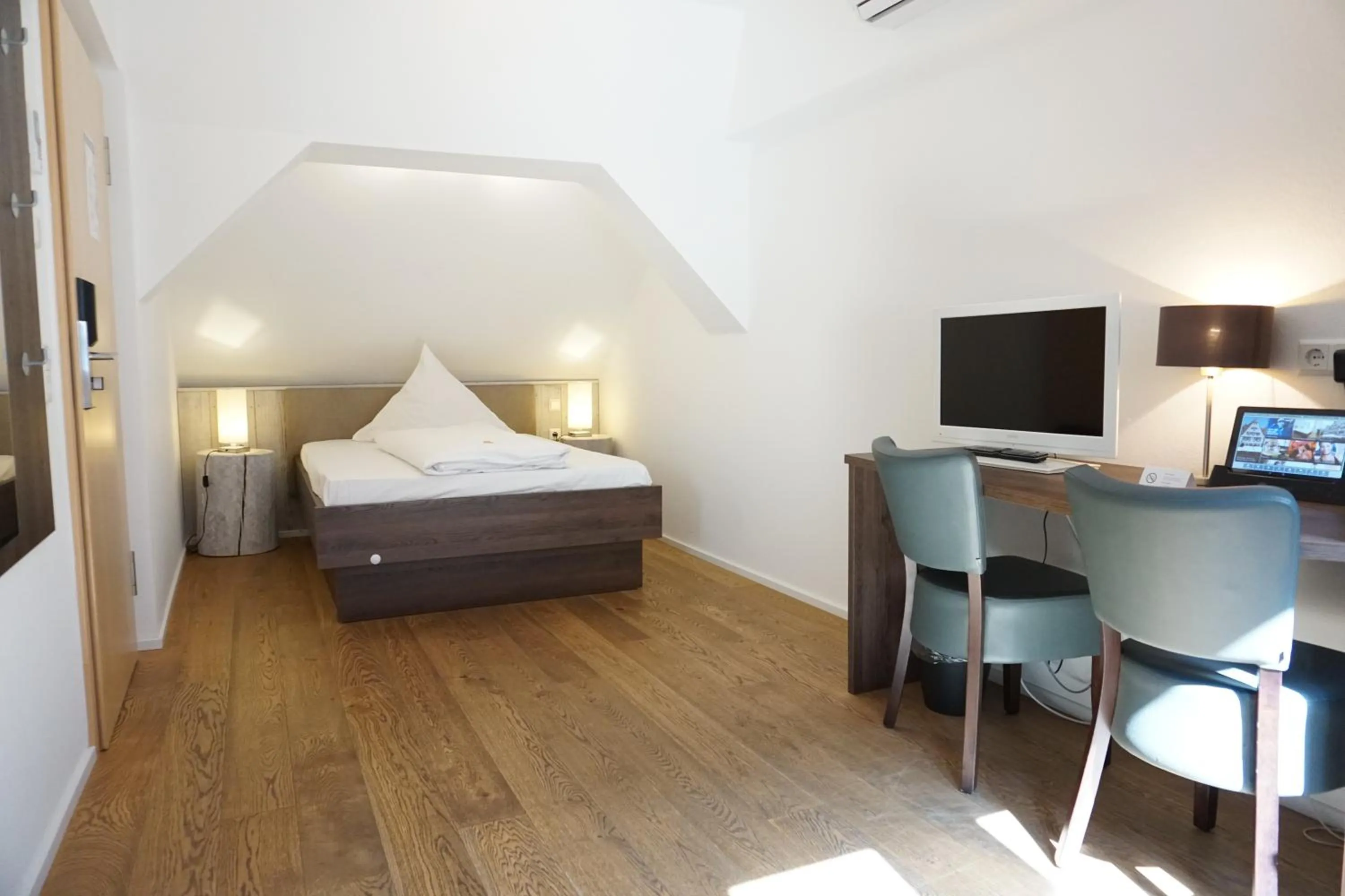 Photo of the whole room, Bed in Hotel Gasthaus zur Sonne