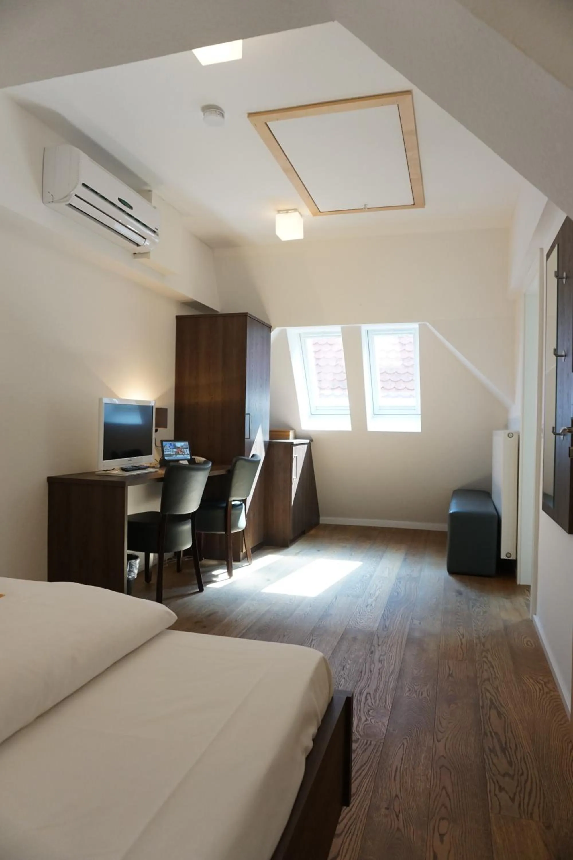 Photo of the whole room, Bed in Hotel Gasthaus zur Sonne