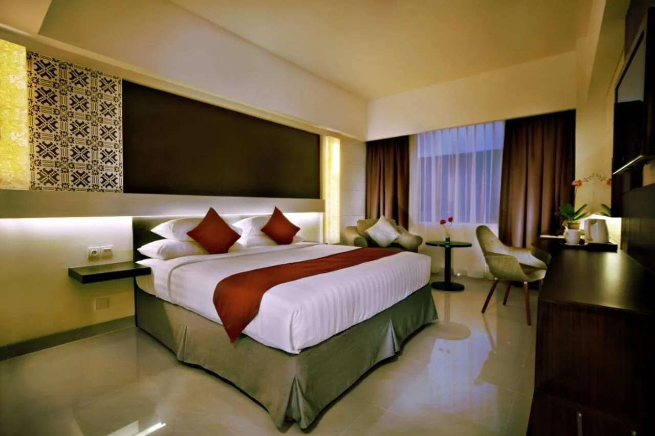 Seating area, Bed in Atria Hotel Magelang