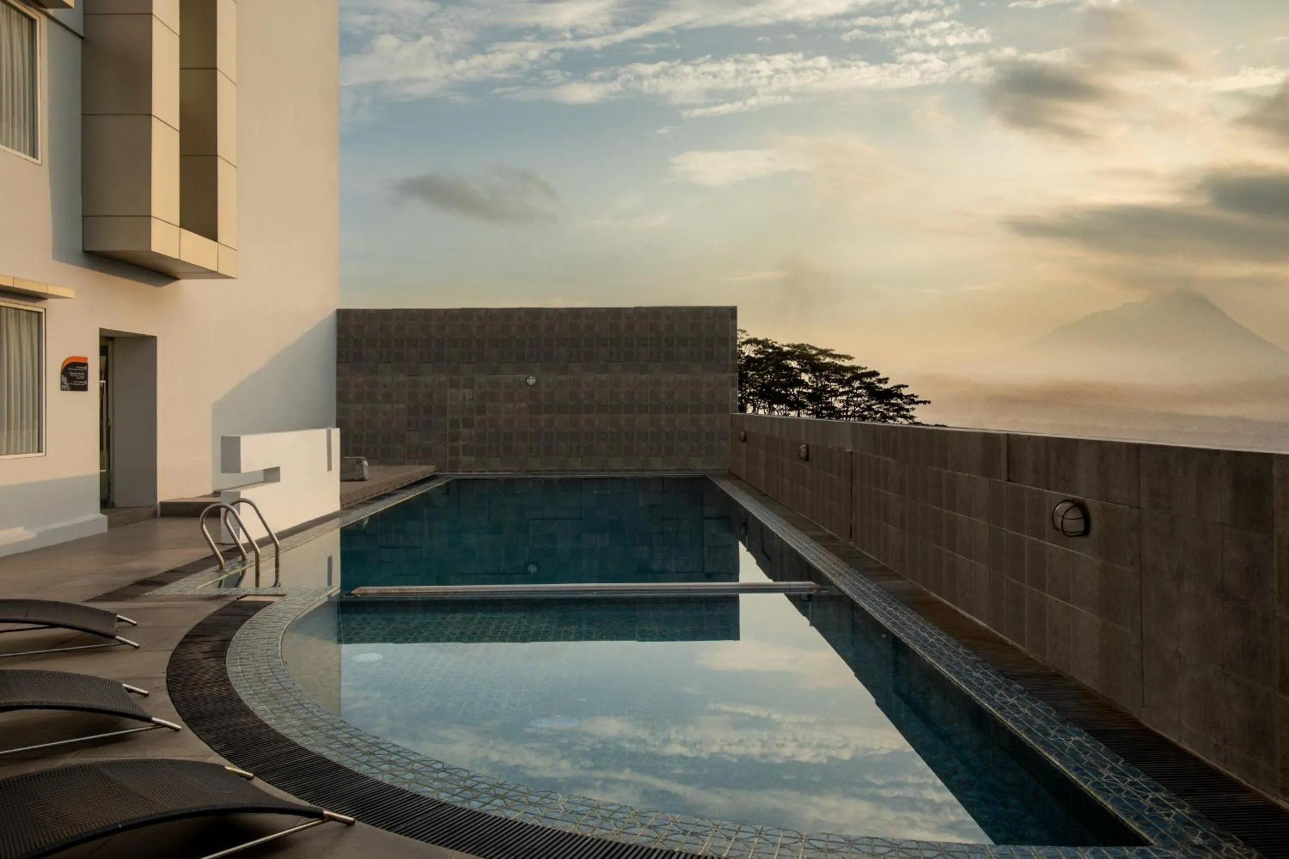 Swimming pool in Atria Hotel Magelang