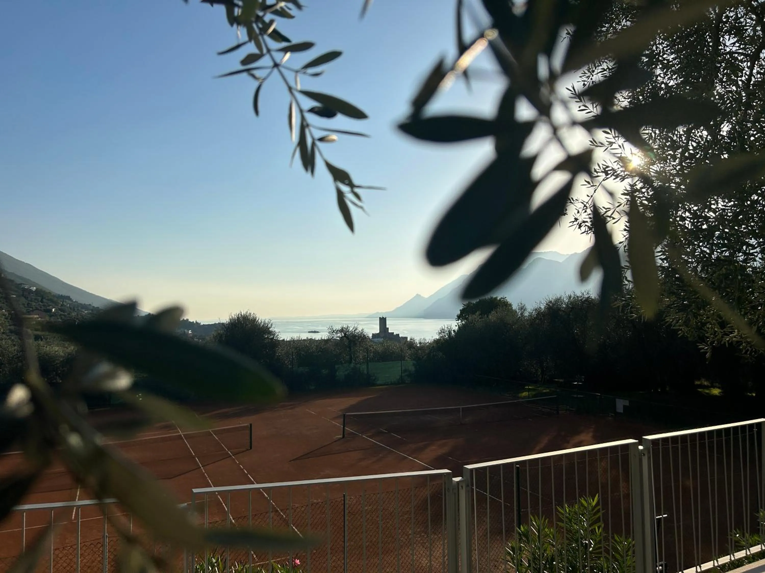 Tennis court in Gardesana Active Apartments