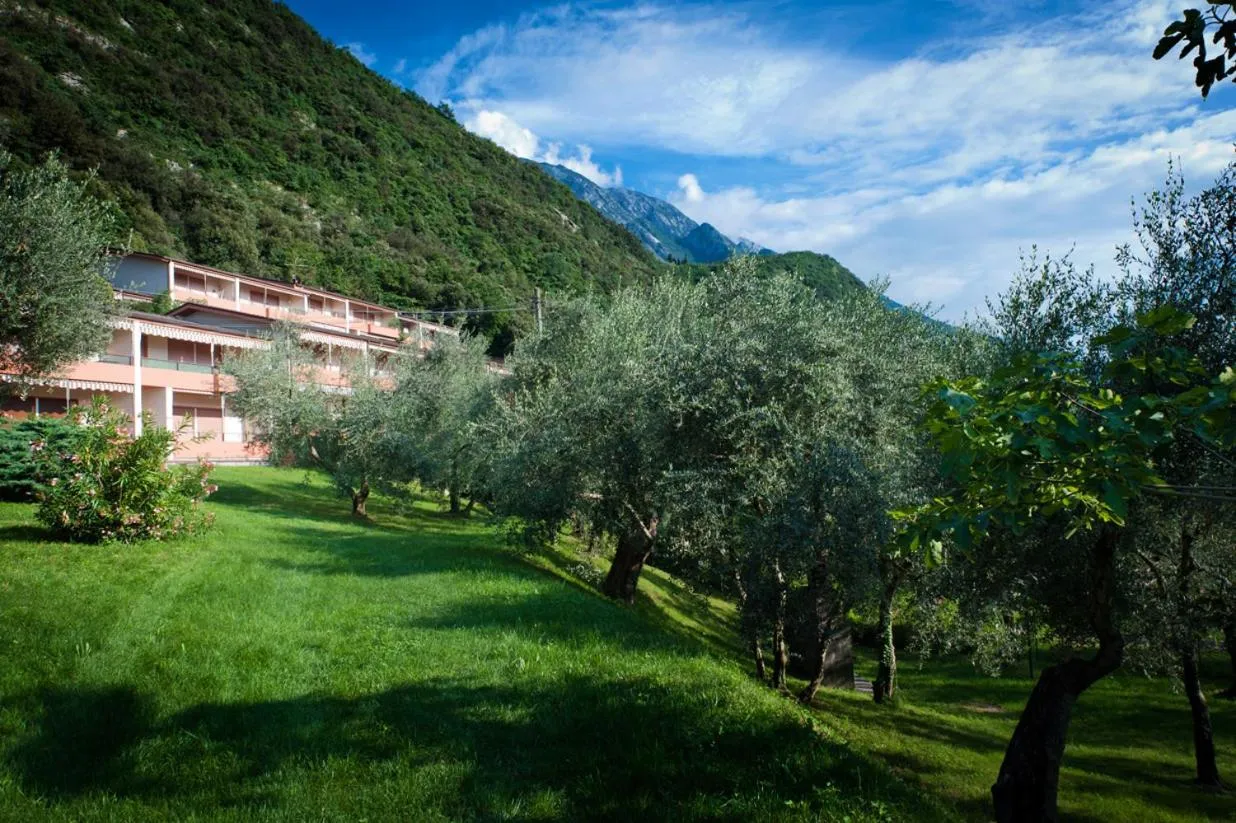 Garden in Gardesana Active Apartments