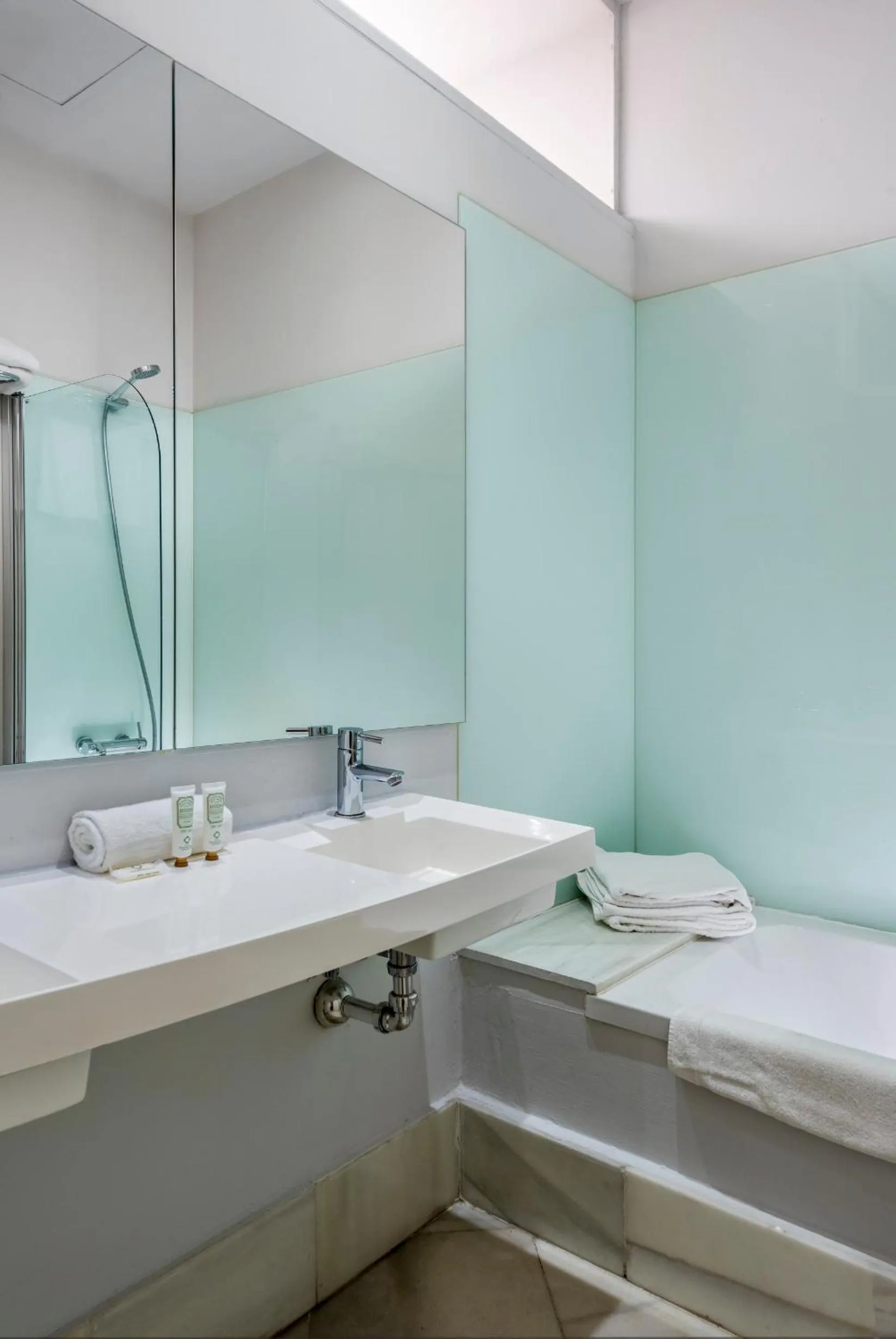 Suites Sevilla Plaza