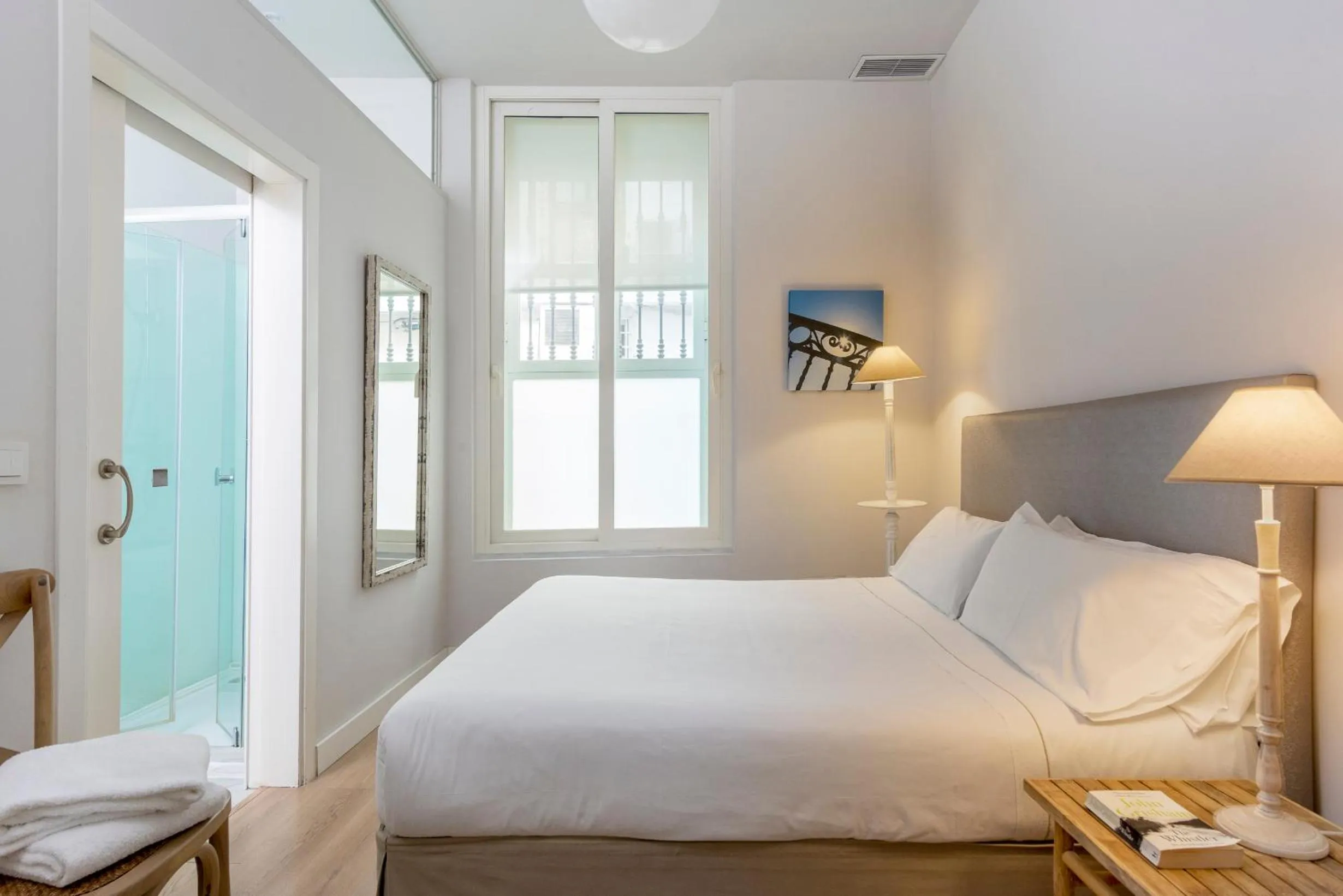 Bed in Suites Sevilla Plaza