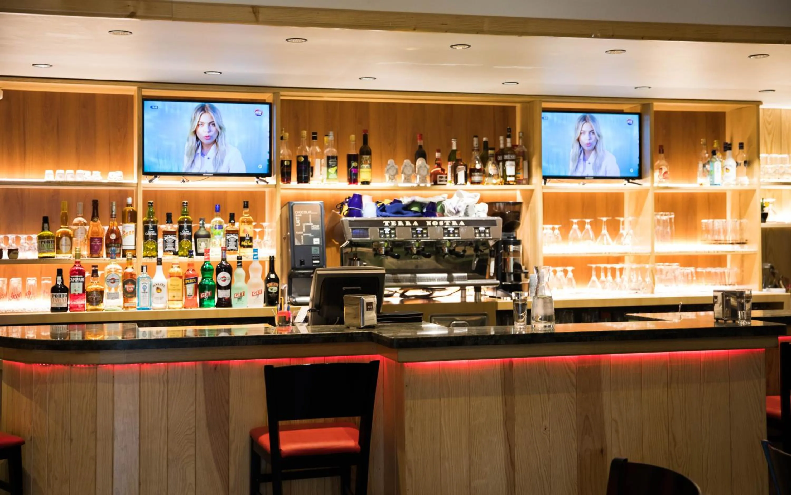 Lounge or bar in Hôtel Le Bellevue