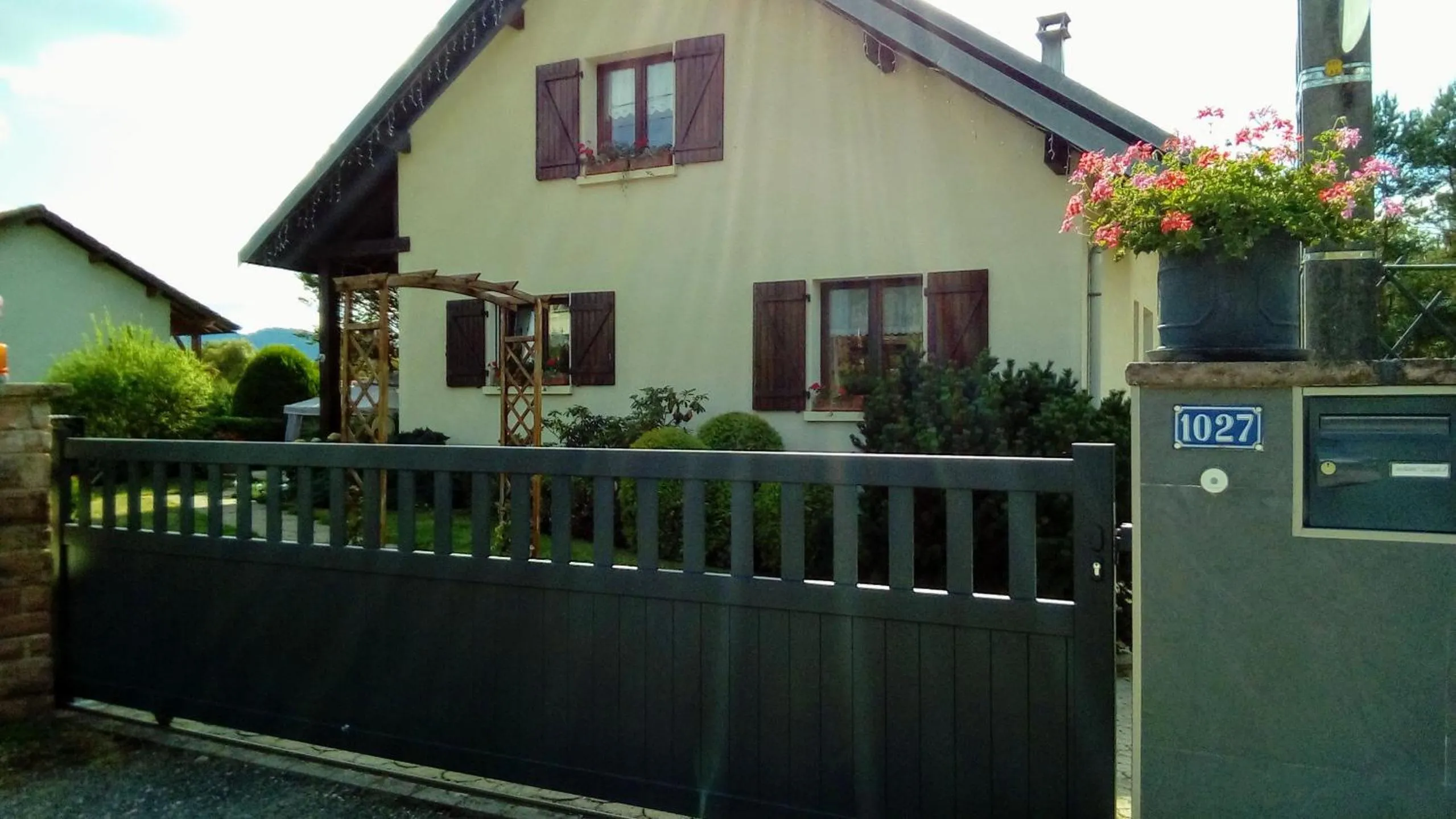 Facade/entrance in Le Clos Pré