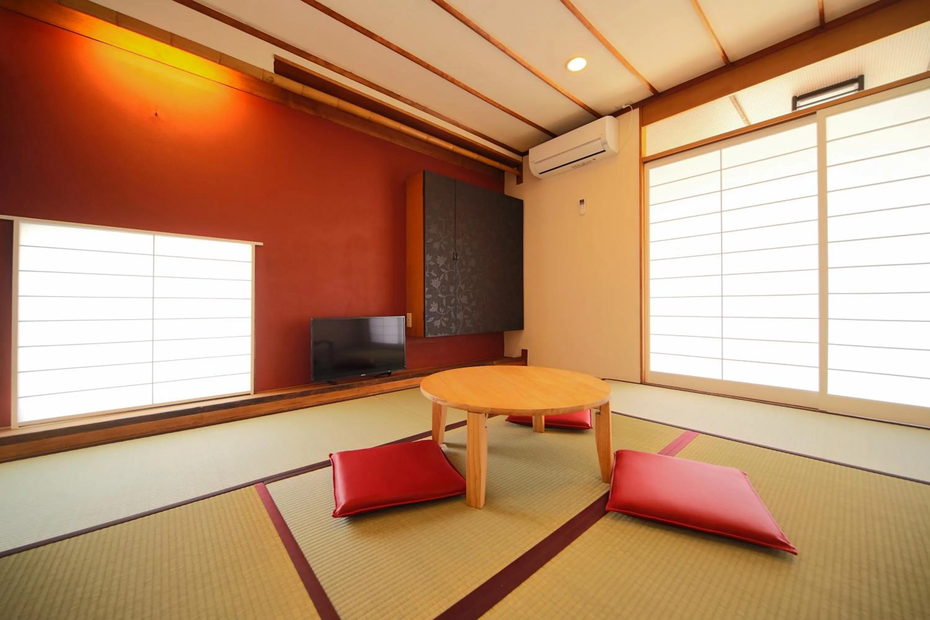 Photo of the whole room in Setouchi Mangetsuso