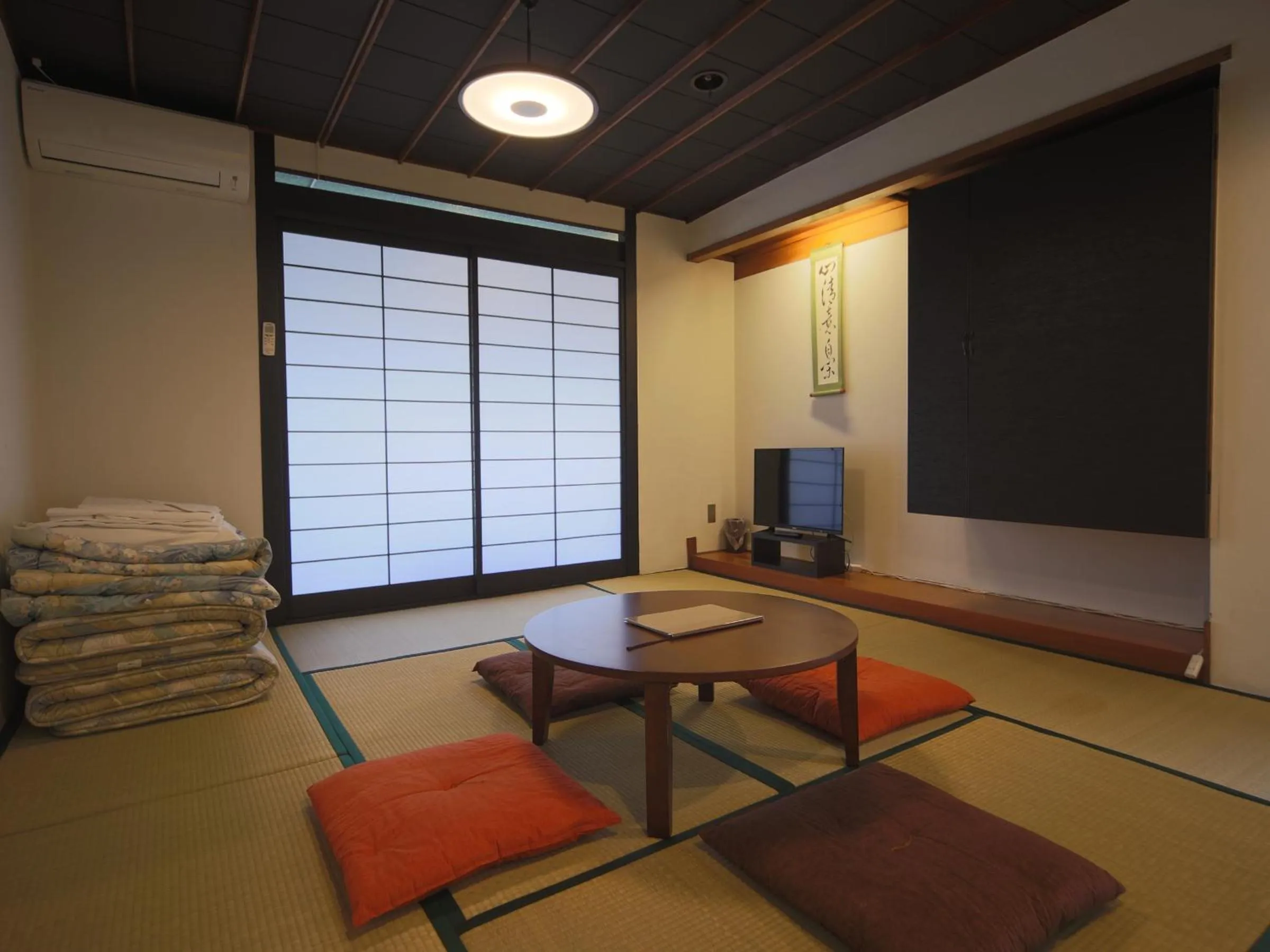 Photo of the whole room in Setouchi Mangetsuso