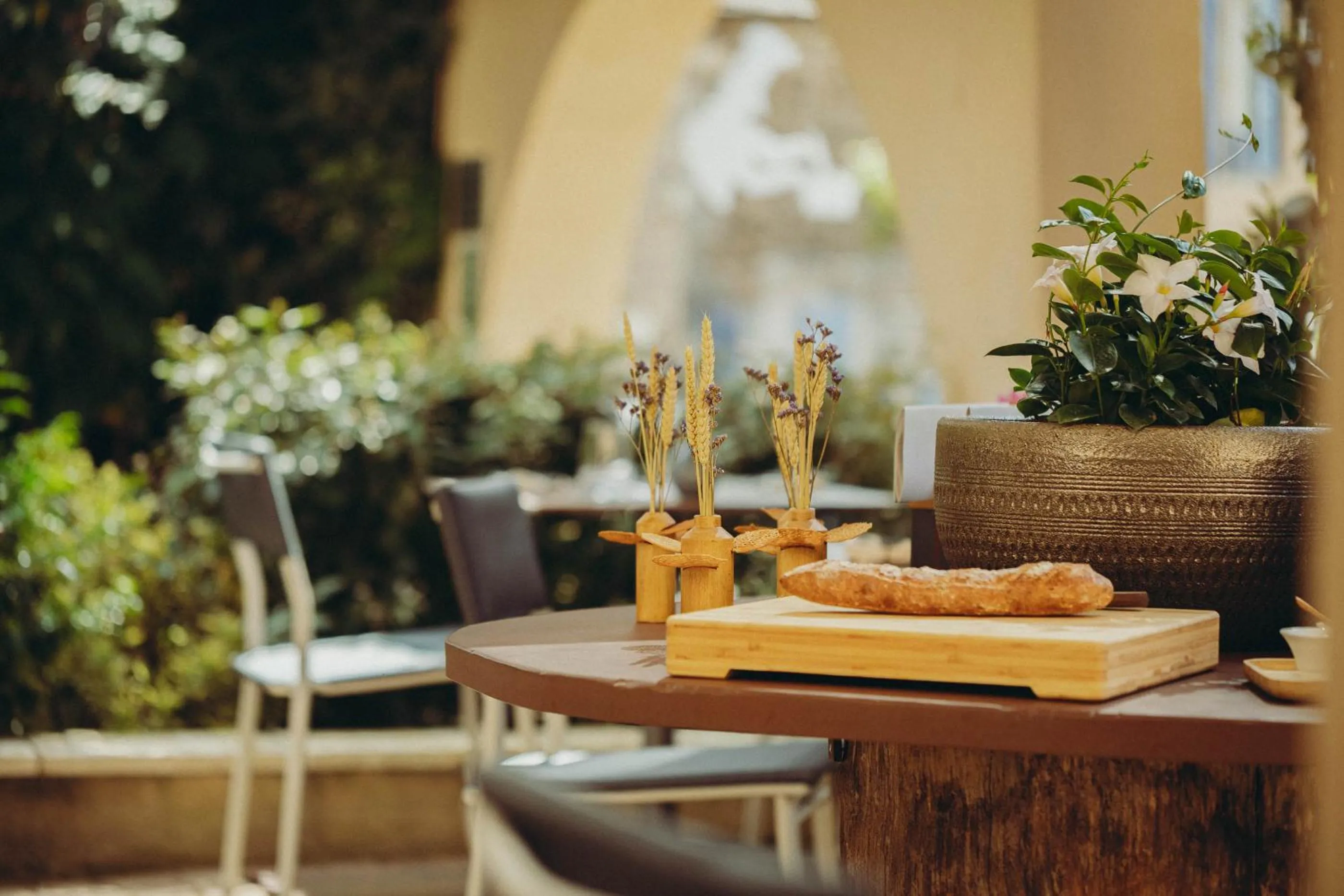 Patio in Auberge de Clochemerle - Spa & Restaurant gastronomique étoilé