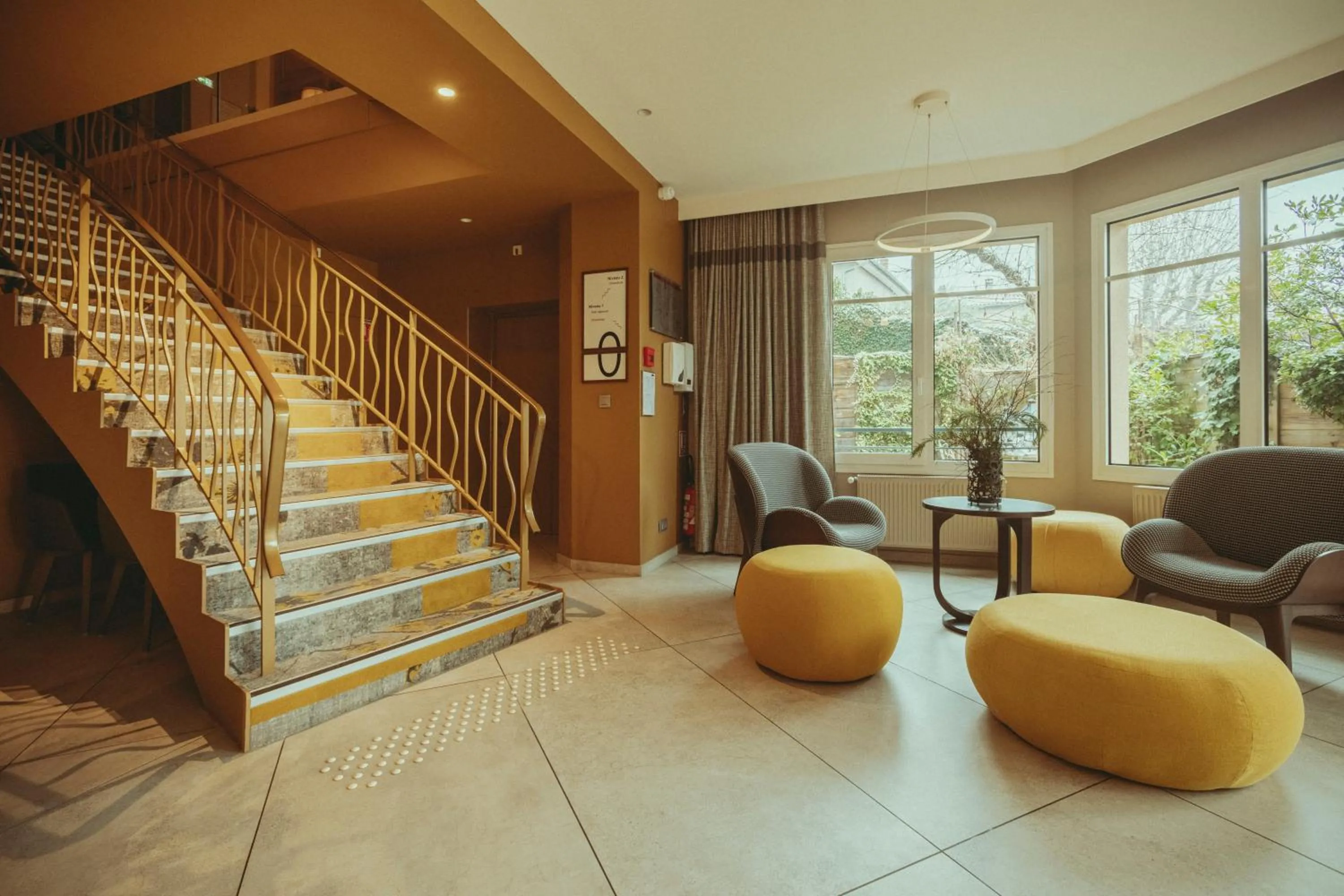 Lobby or reception in Auberge de Clochemerle - Spa & Restaurant gastronomique étoilé