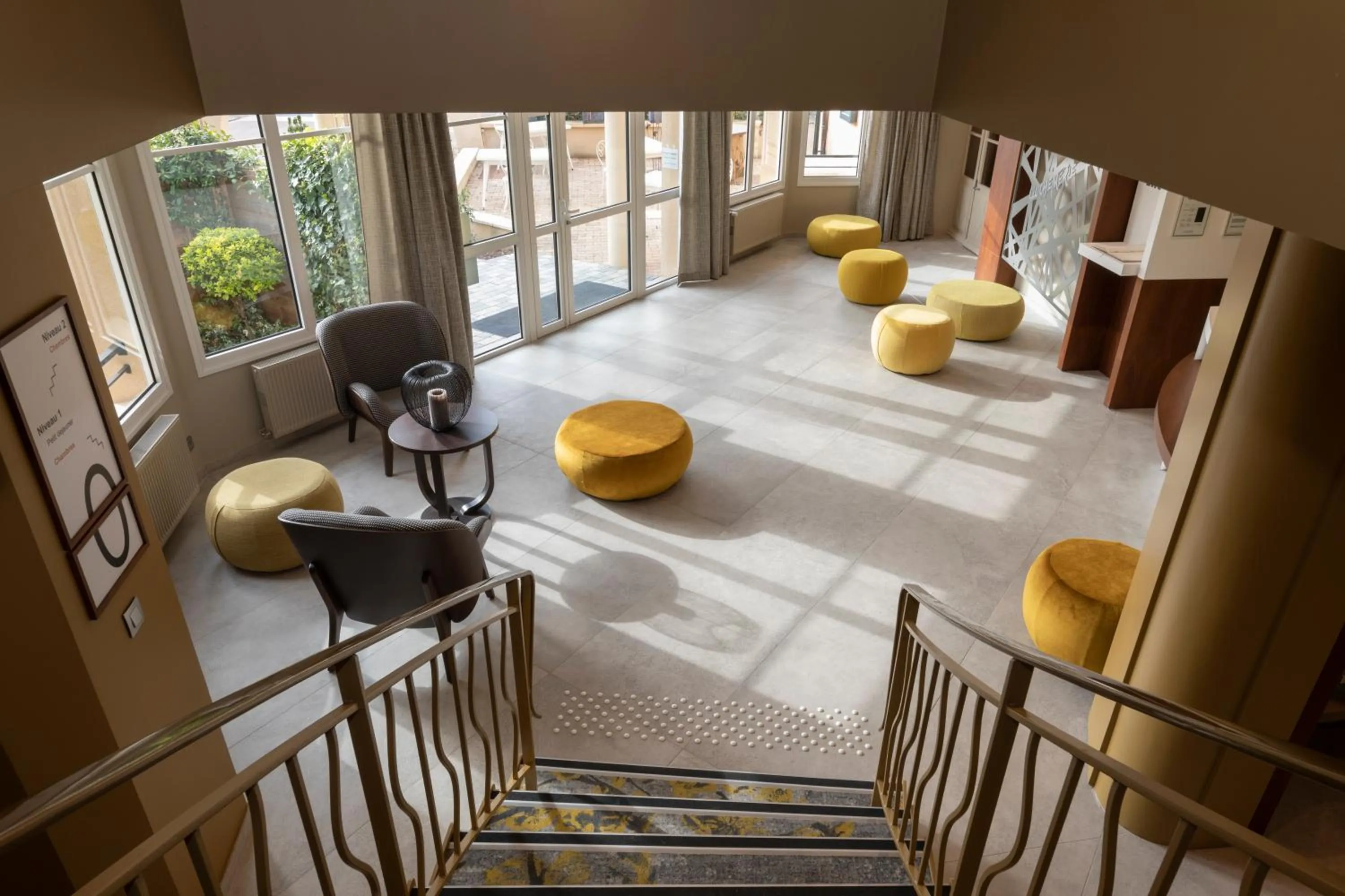Lobby or reception in Auberge de Clochemerle - Spa & Restaurant gastronomique étoilé