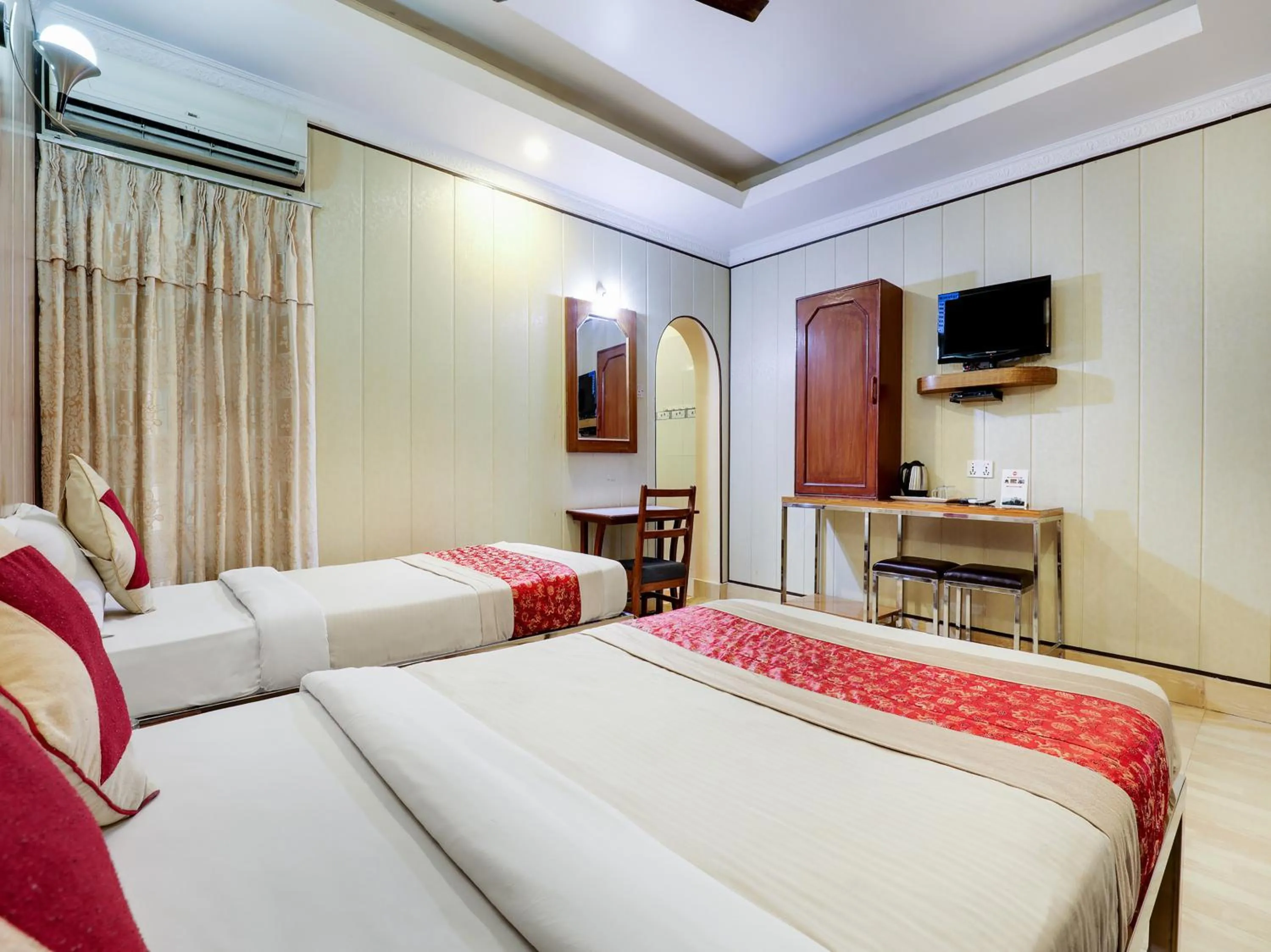 Bedroom, Bed in Hotel Wildlife Camp