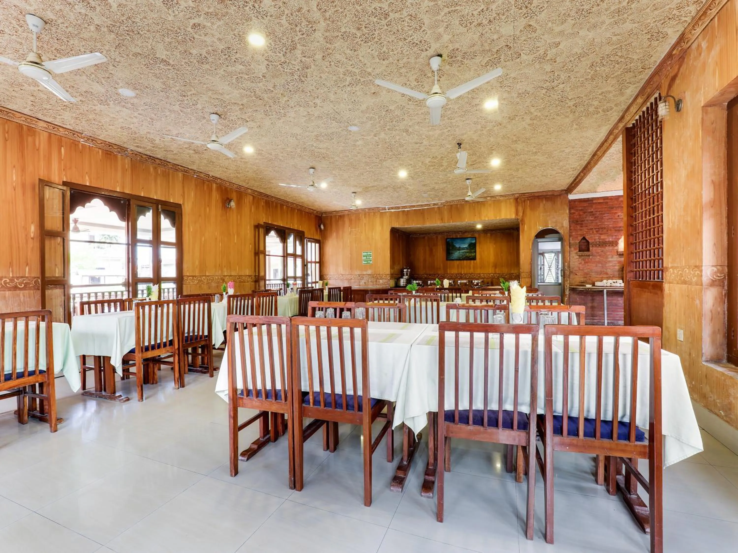 Restaurant/places to eat in Hotel Wildlife Camp