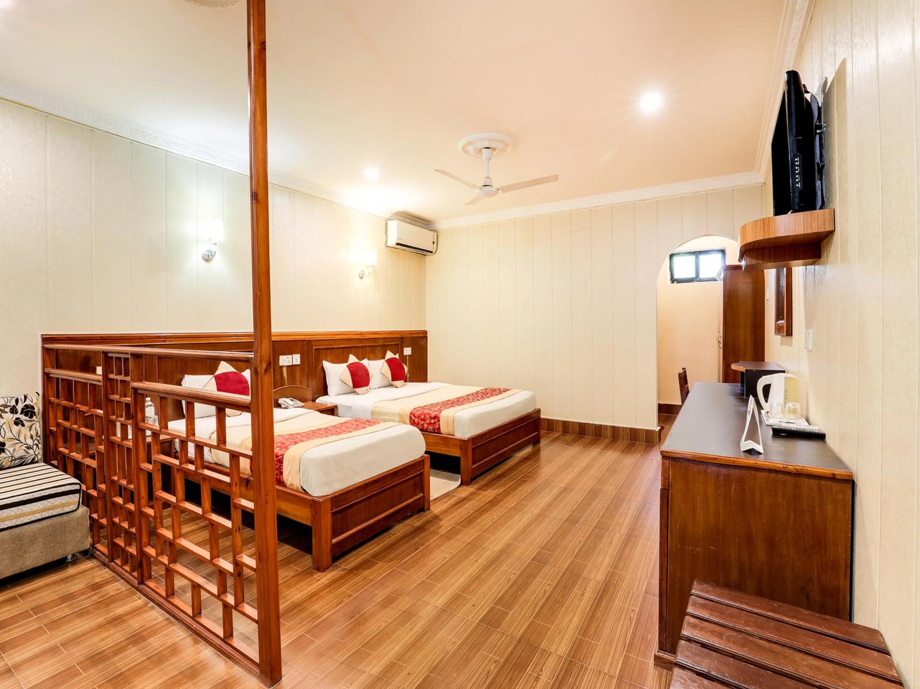 Living room, Bed in Hotel Wildlife Camp